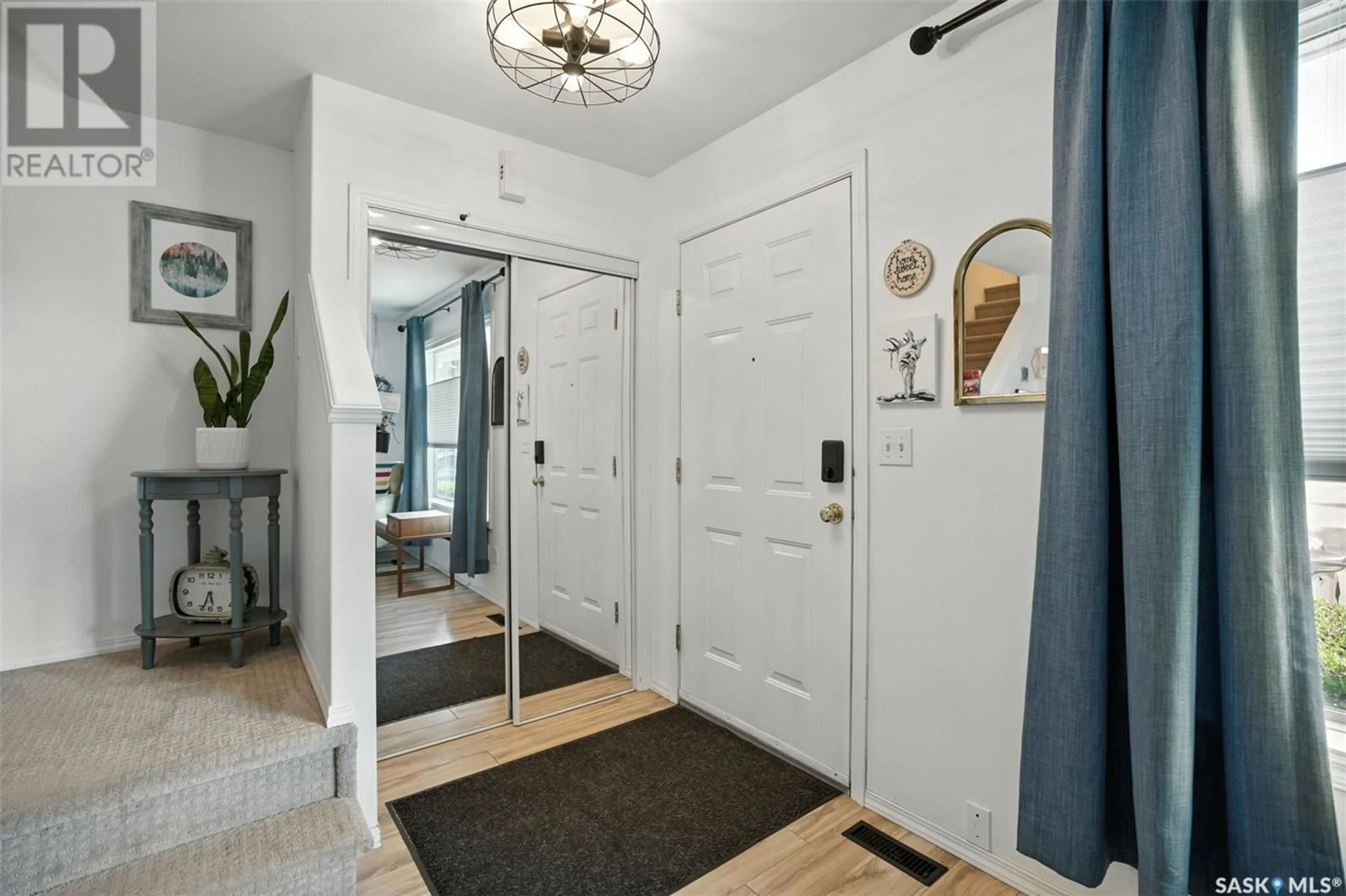 Indoor entryway for 30 KRISTJANSON ROAD, Saskatoon Saskatchewan S7S1M8