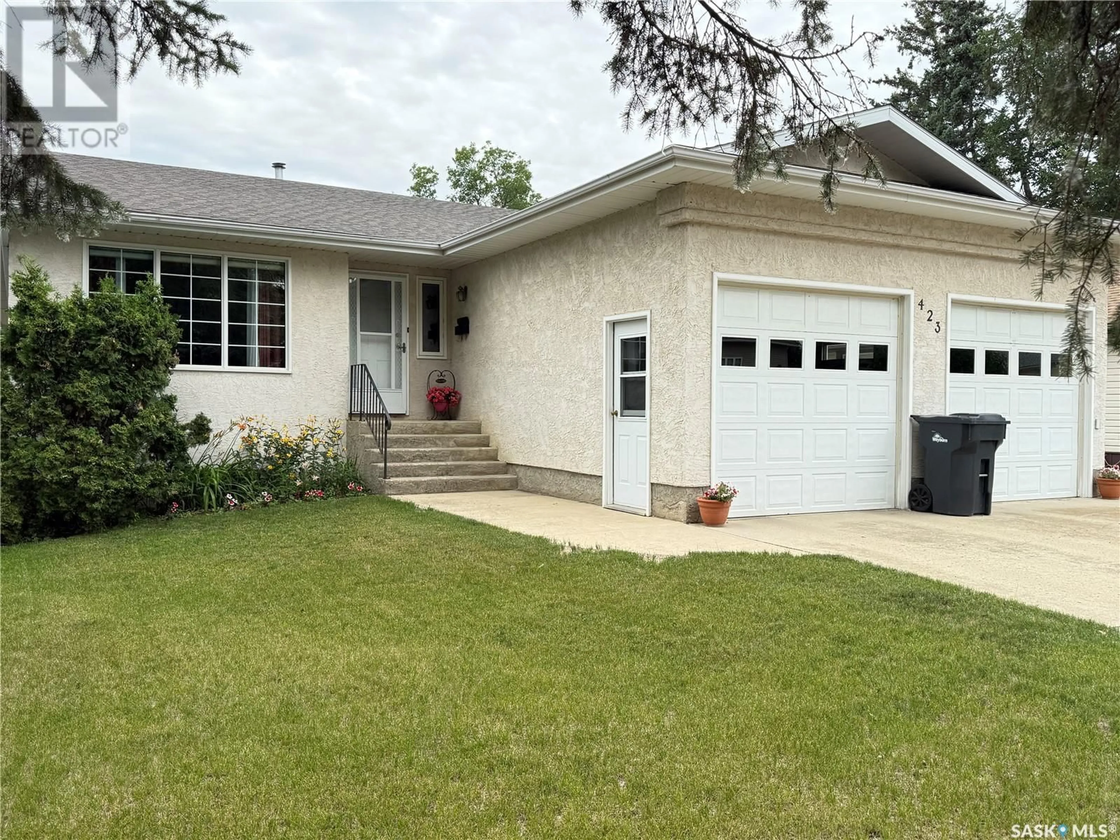 Home with vinyl exterior material, street for 423 QU'APPELLE STREET, Weyburn Saskatchewan S4H0R3