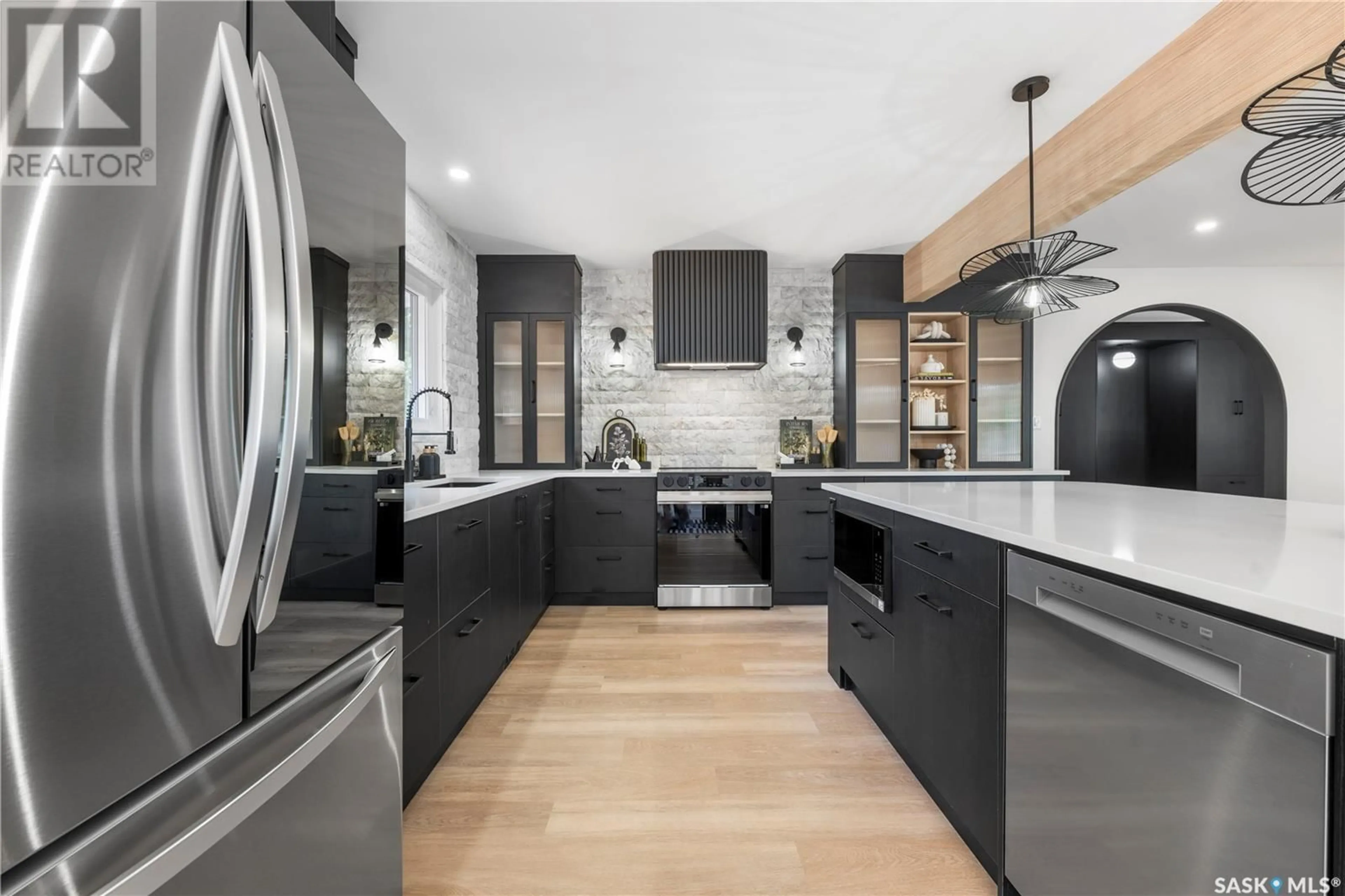 Contemporary kitchen, unknown for 53 LANGLEY STREET, Regina Saskatchewan S4S3V5