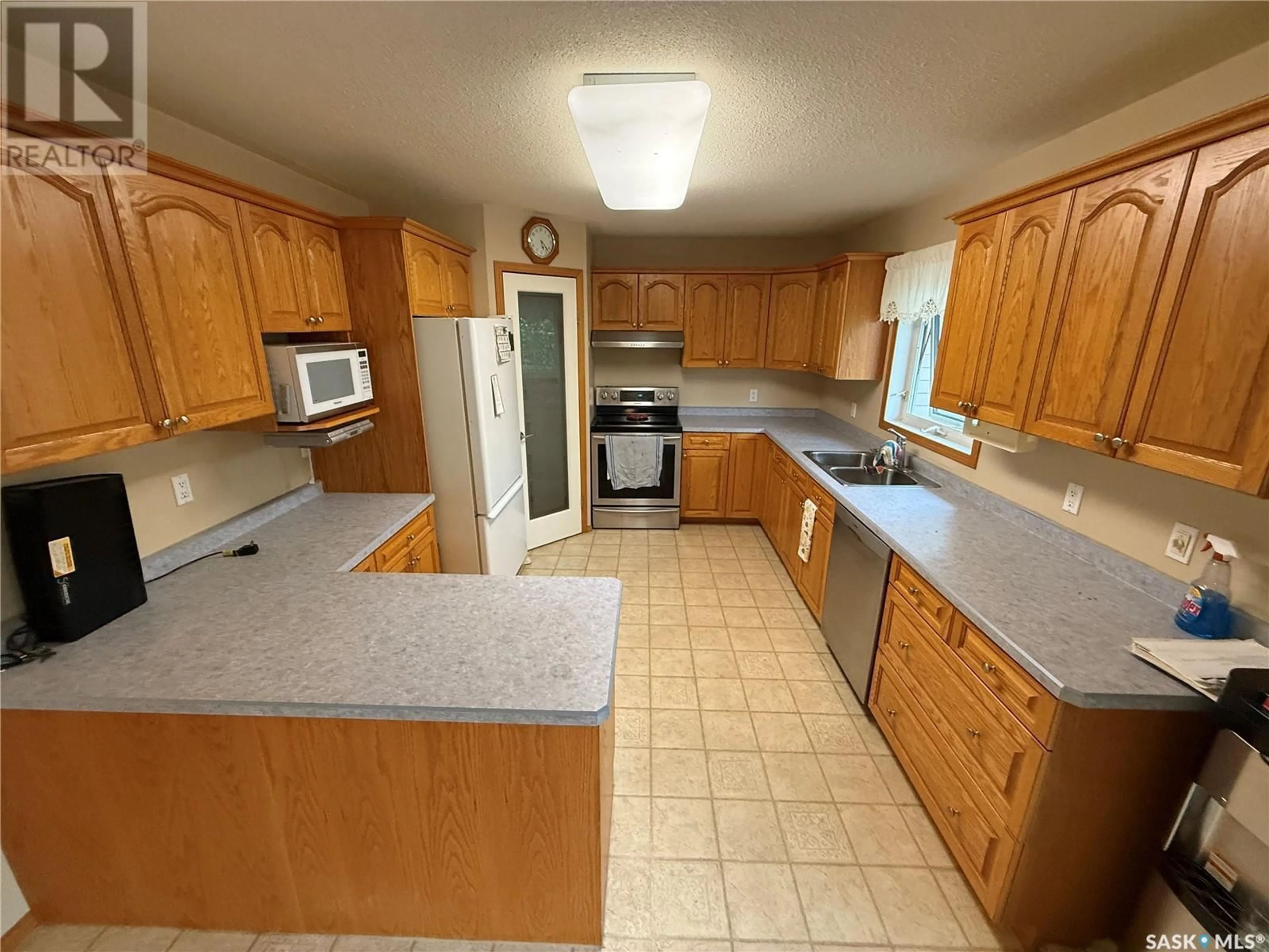 Standard kitchen, unknown for 100 6TH AVENUE, Shellbrook Saskatchewan S0J2E0