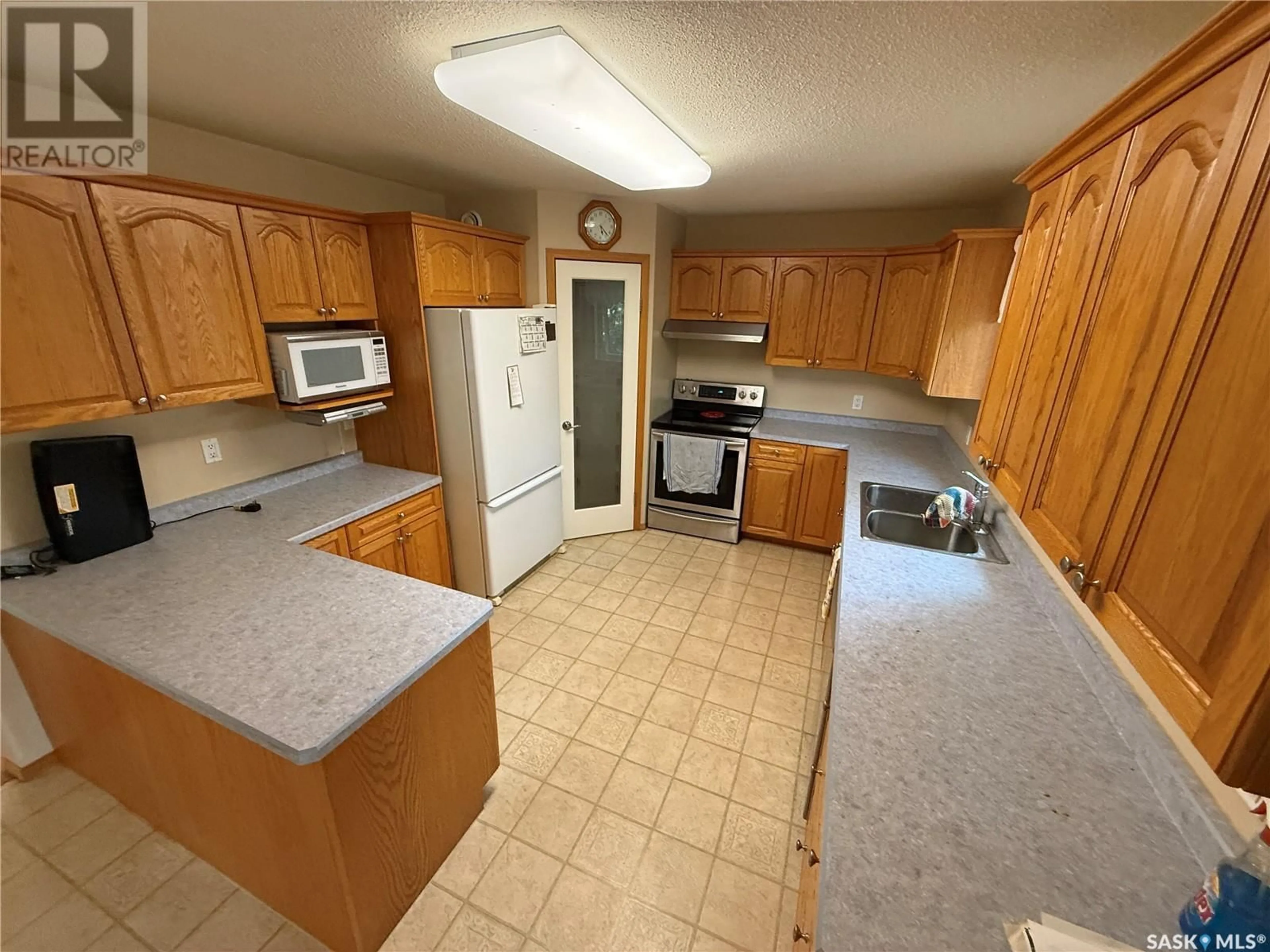Standard kitchen, unknown for 100 6TH AVENUE, Shellbrook Saskatchewan S0J2E0