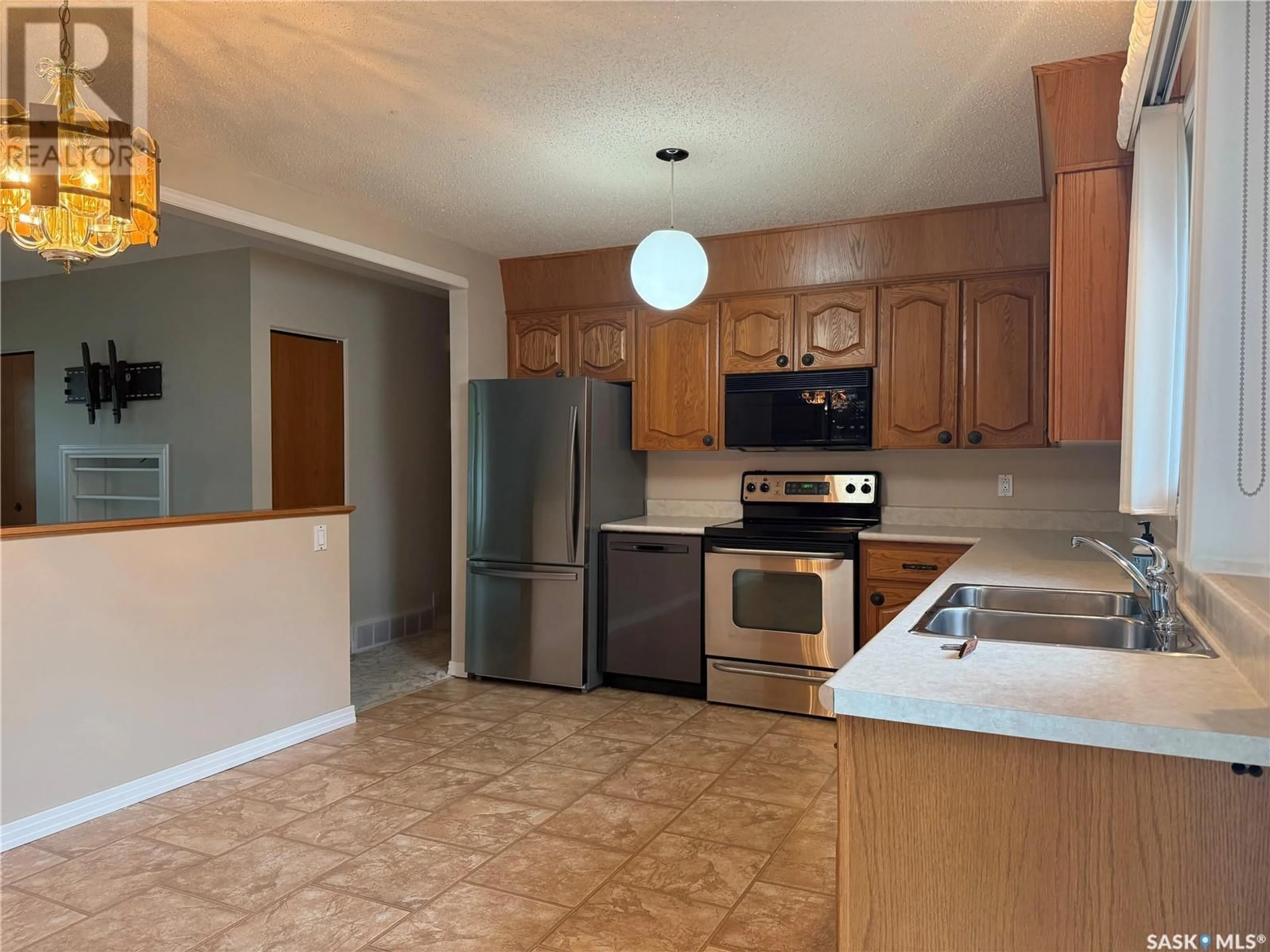 Standard kitchen, unknown for 1415 COTEAU AVENUE, Weyburn Saskatchewan S4H0H8