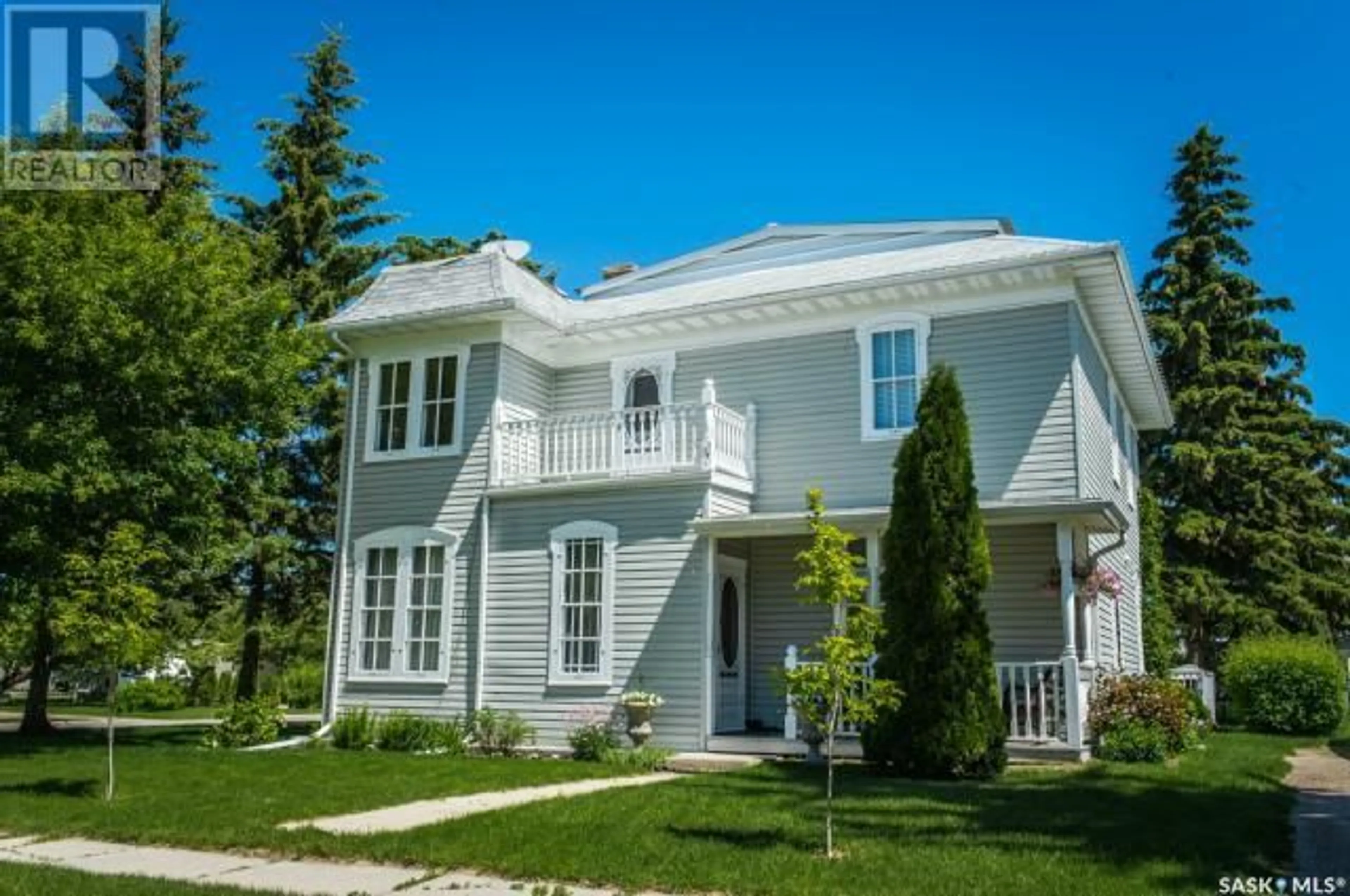 Home with vinyl exterior material, street for 802 WINDOVER AVENUE, Moosomin Saskatchewan S0G3N0