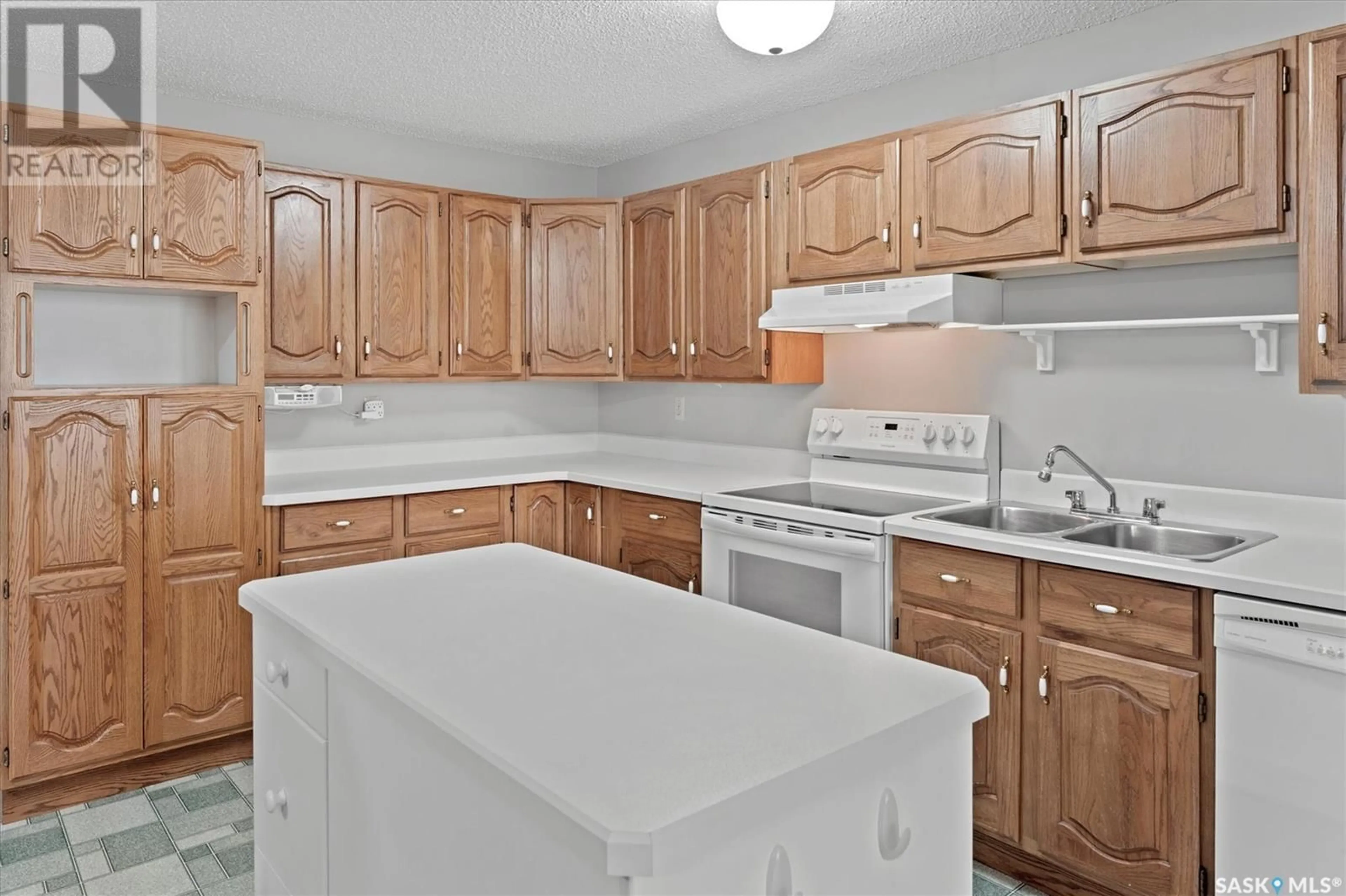 Standard kitchen, unknown for 510 - 704 5TH AVENUE N, Saskatoon Saskatchewan S7K2R2