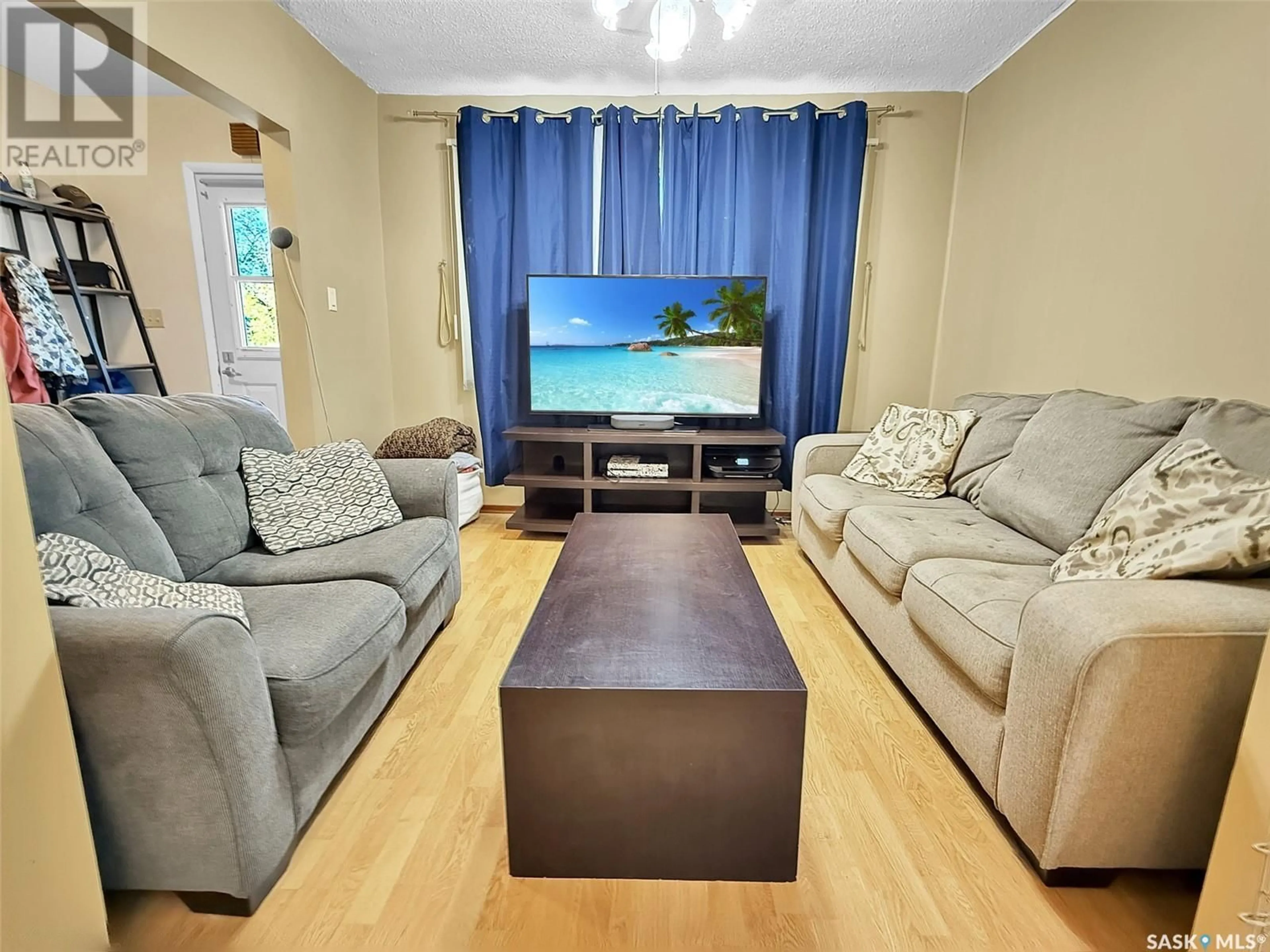 Living room with furniture, unknown for 44 5TH AVENUE, Swift Current Saskatchewan S9H2K7