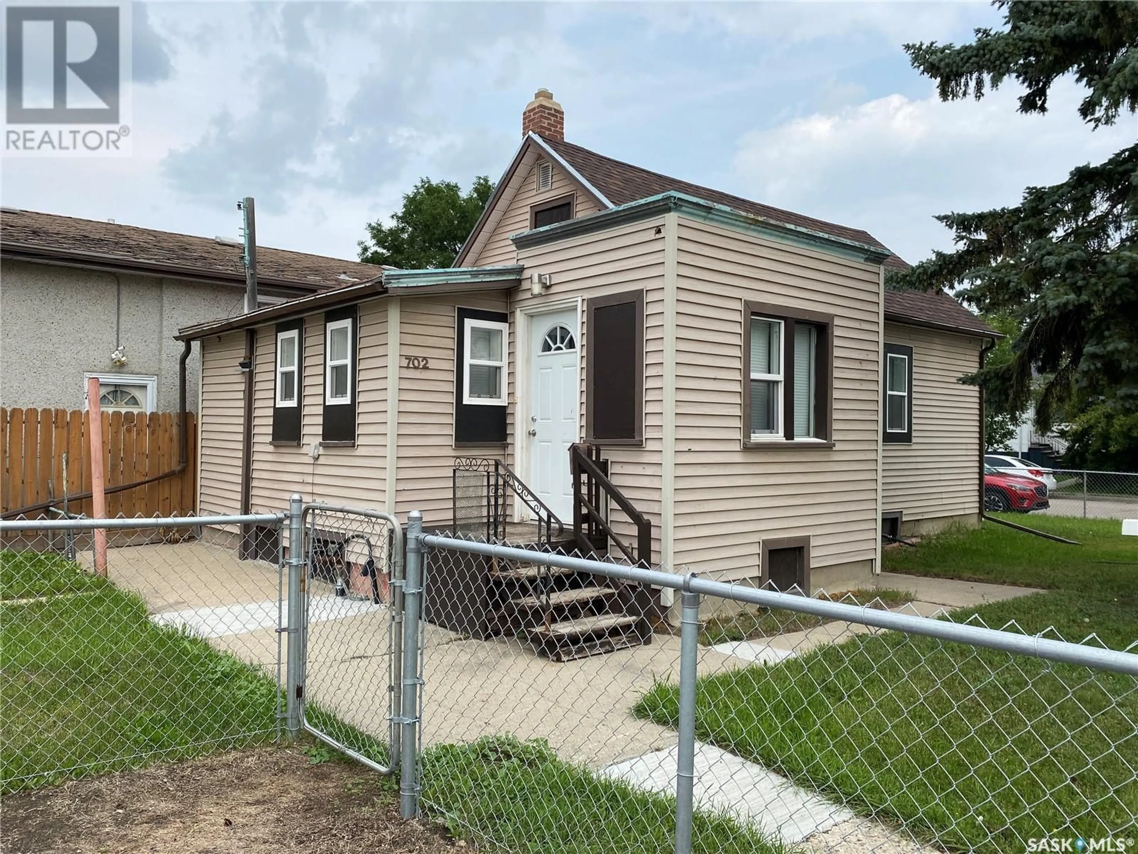 Home with vinyl exterior material, street for 702 12TH AVENUE, Regina Saskatchewan S4N0M8