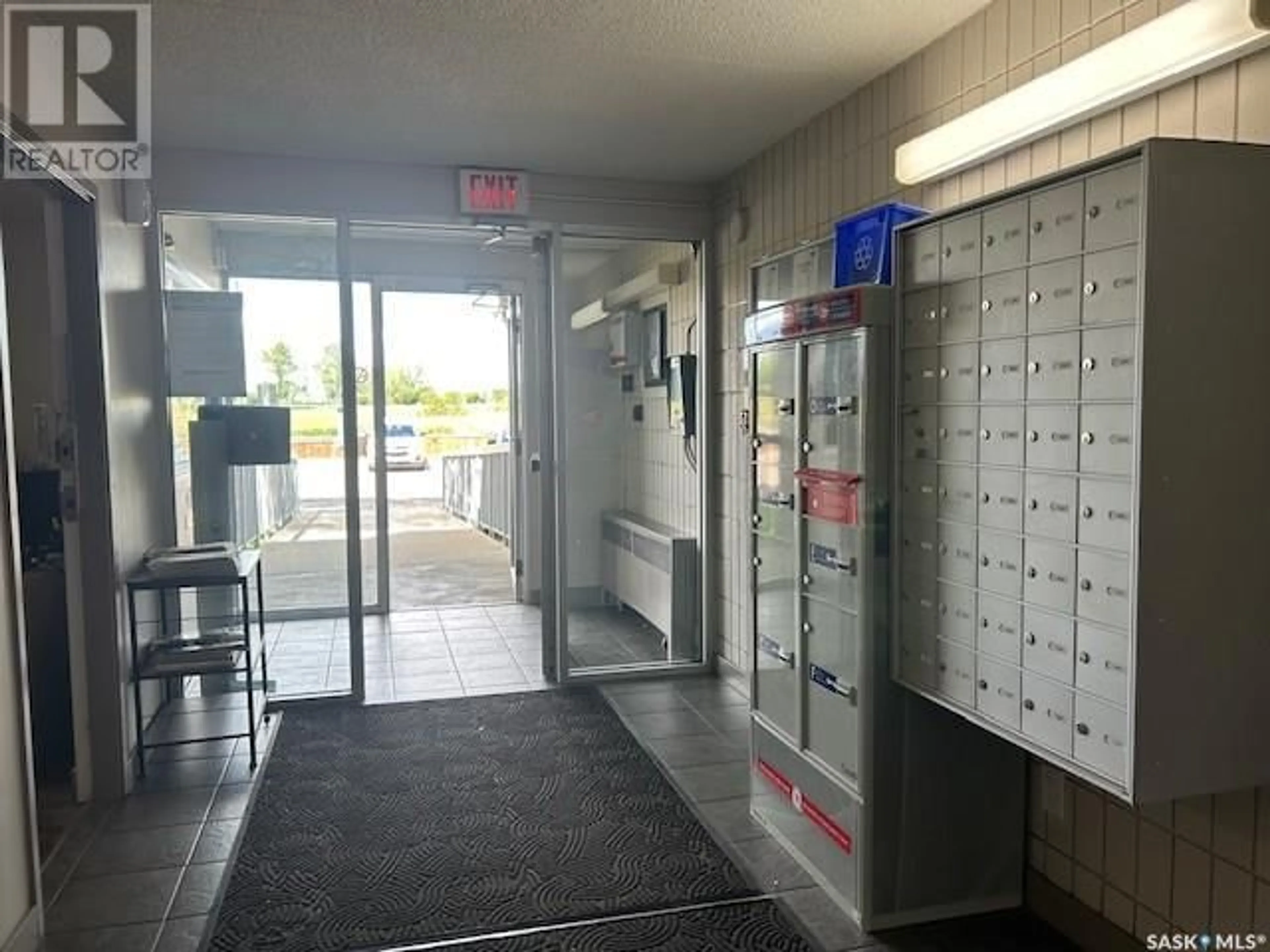 Indoor foyer for 101 - 590 LAURIER STREET, Moose Jaw Saskatchewan S6H6X6
