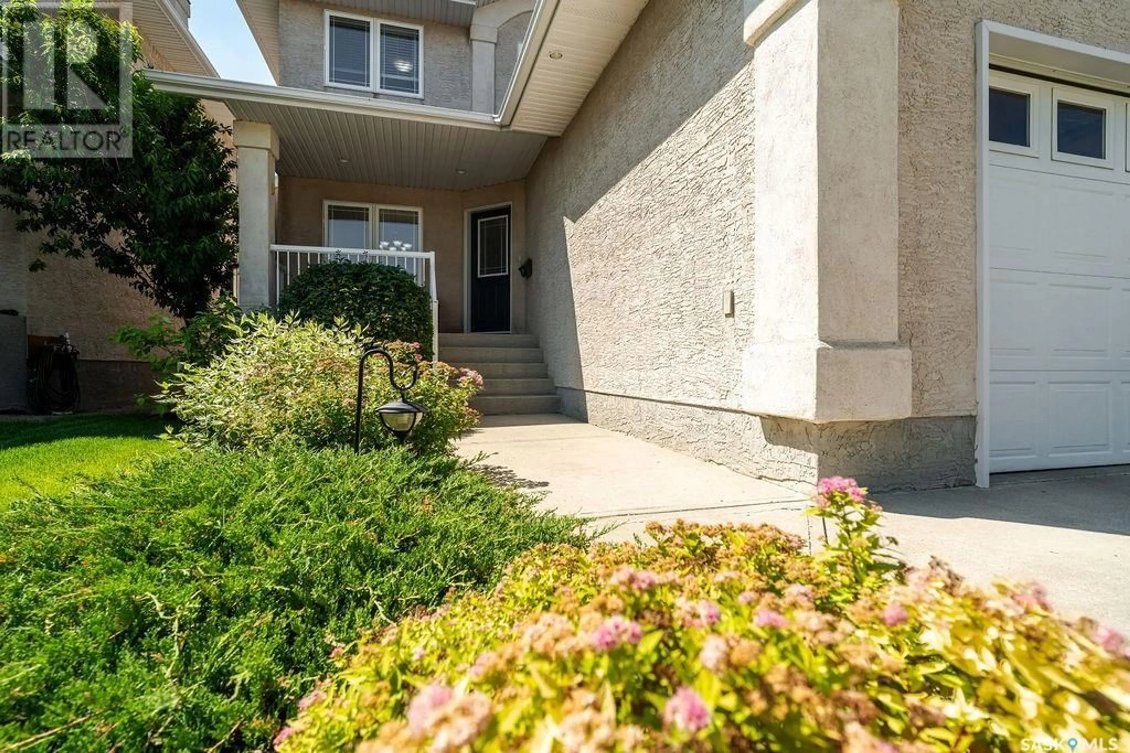 Patio, street for 3275 WINDSOR PARK CRESCENT, Regina Saskatchewan S4V3B2