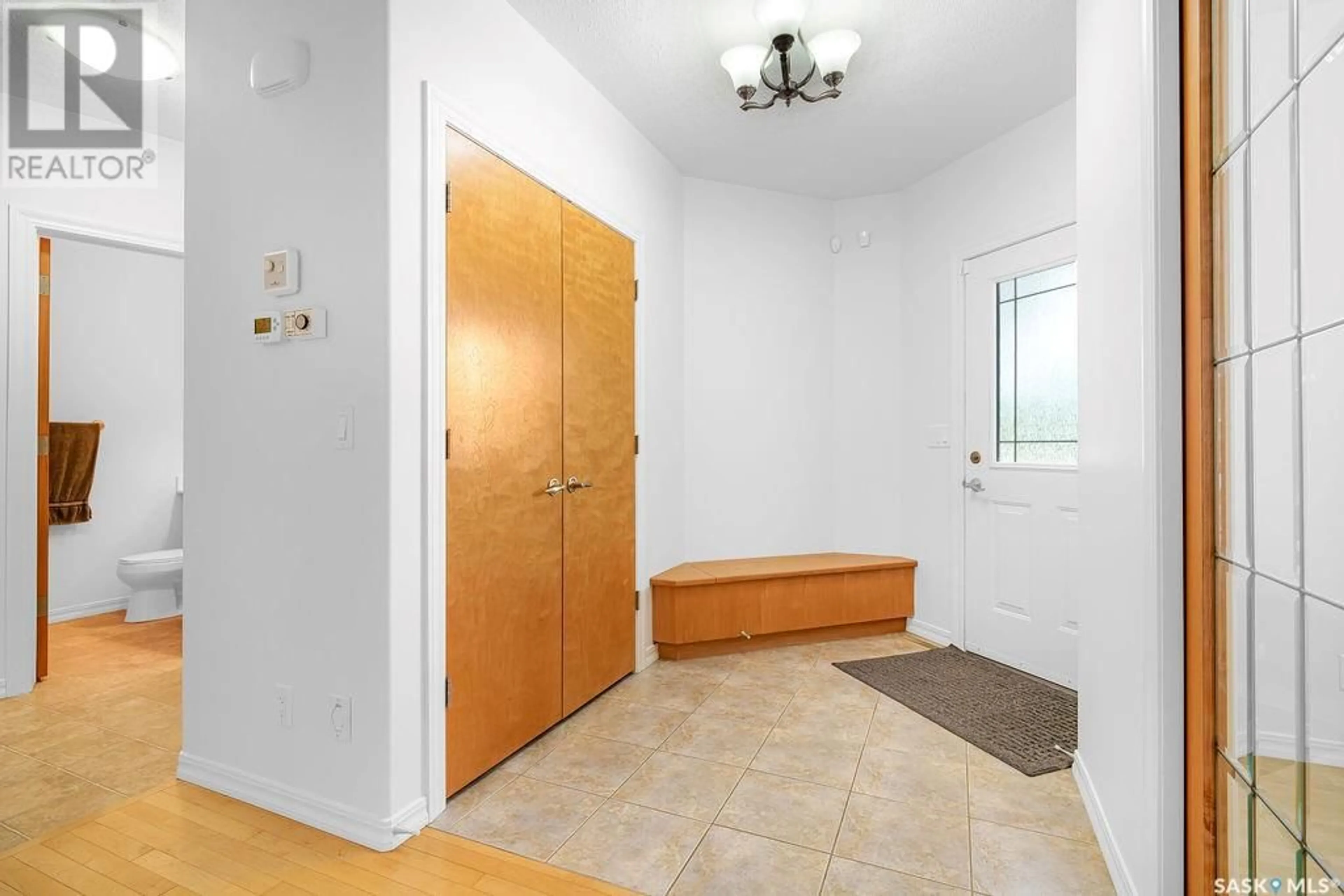 Indoor foyer for 3275 WINDSOR PARK CRESCENT, Regina Saskatchewan S4V3B2