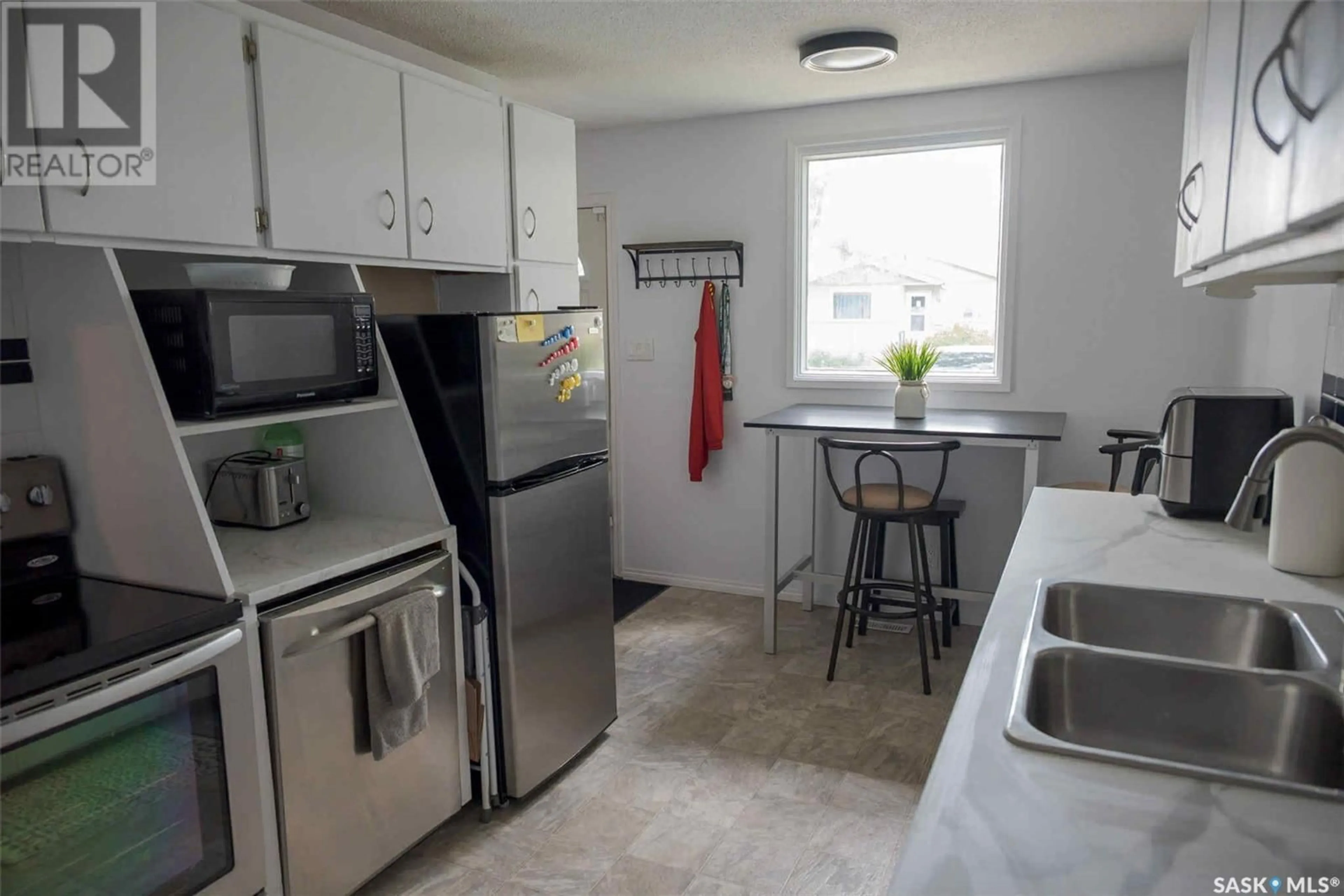Standard kitchen, ceramic/tile floor for 18 MARSHALL CRESCENT, Regina Saskatchewan S4R4Y7