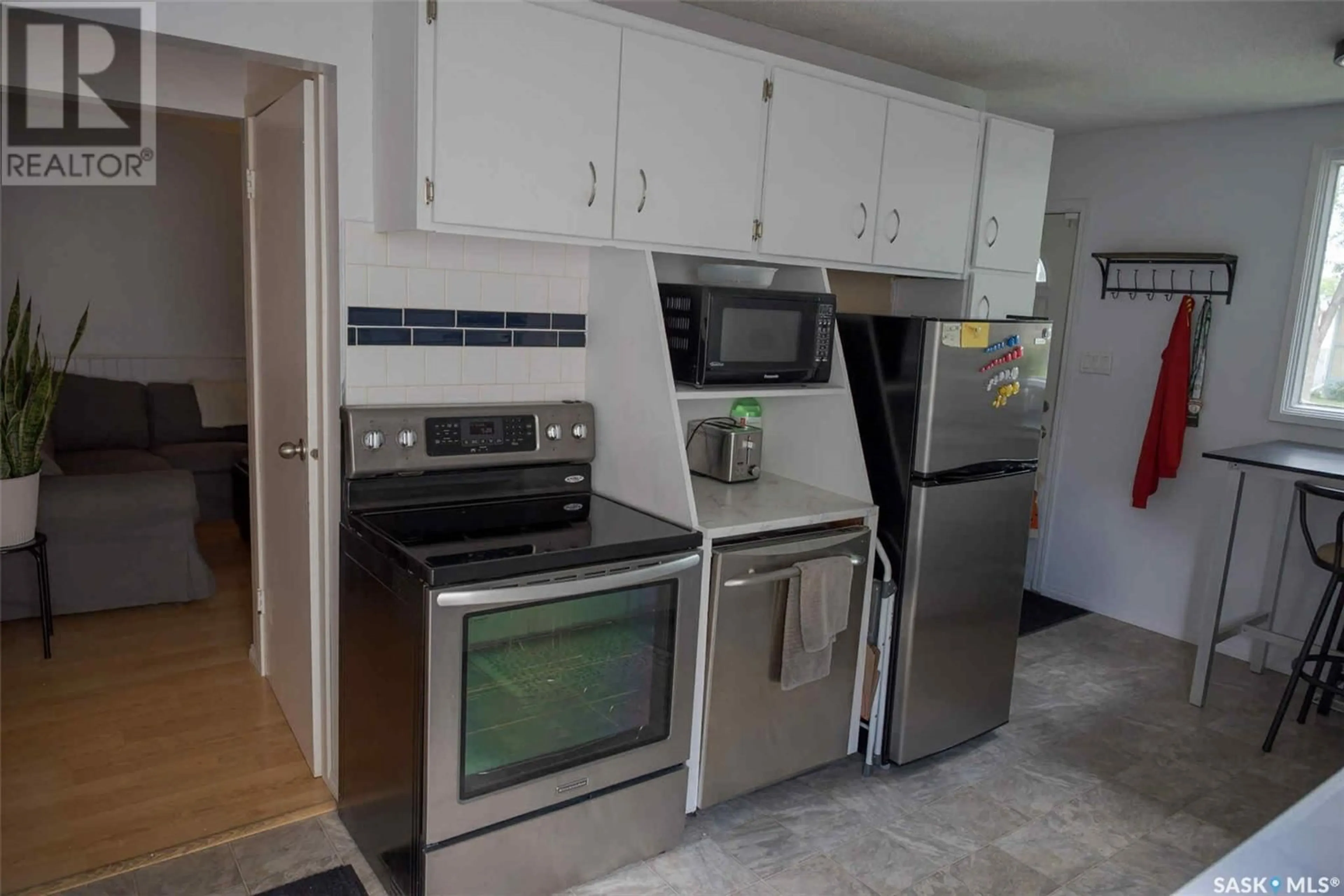 Standard kitchen, unknown for 18 MARSHALL CRESCENT, Regina Saskatchewan S4R4Y7