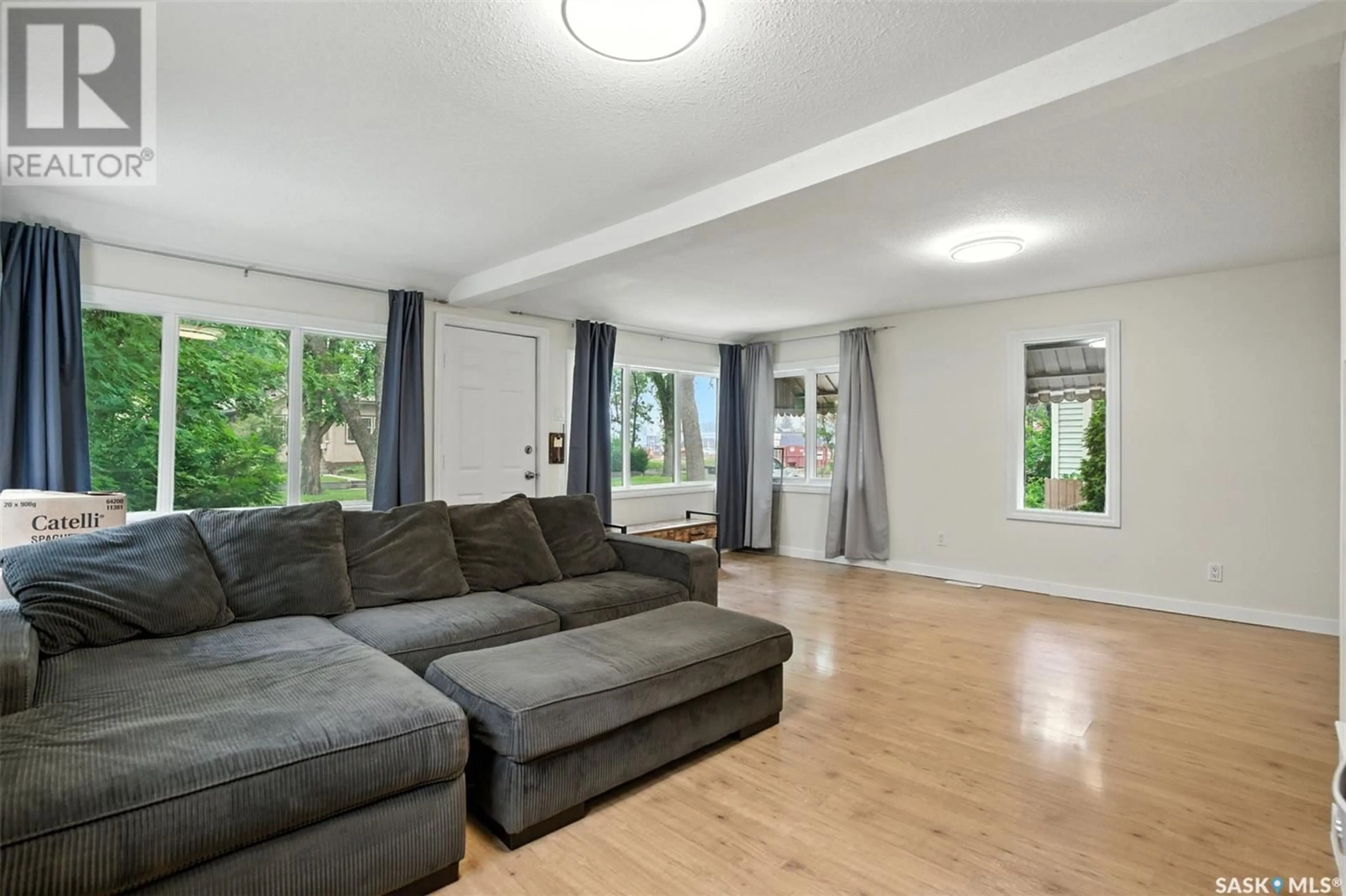 Living room with furniture, unknown for 1219 B AVENUE, Saskatoon Saskatchewan S7L1G4
