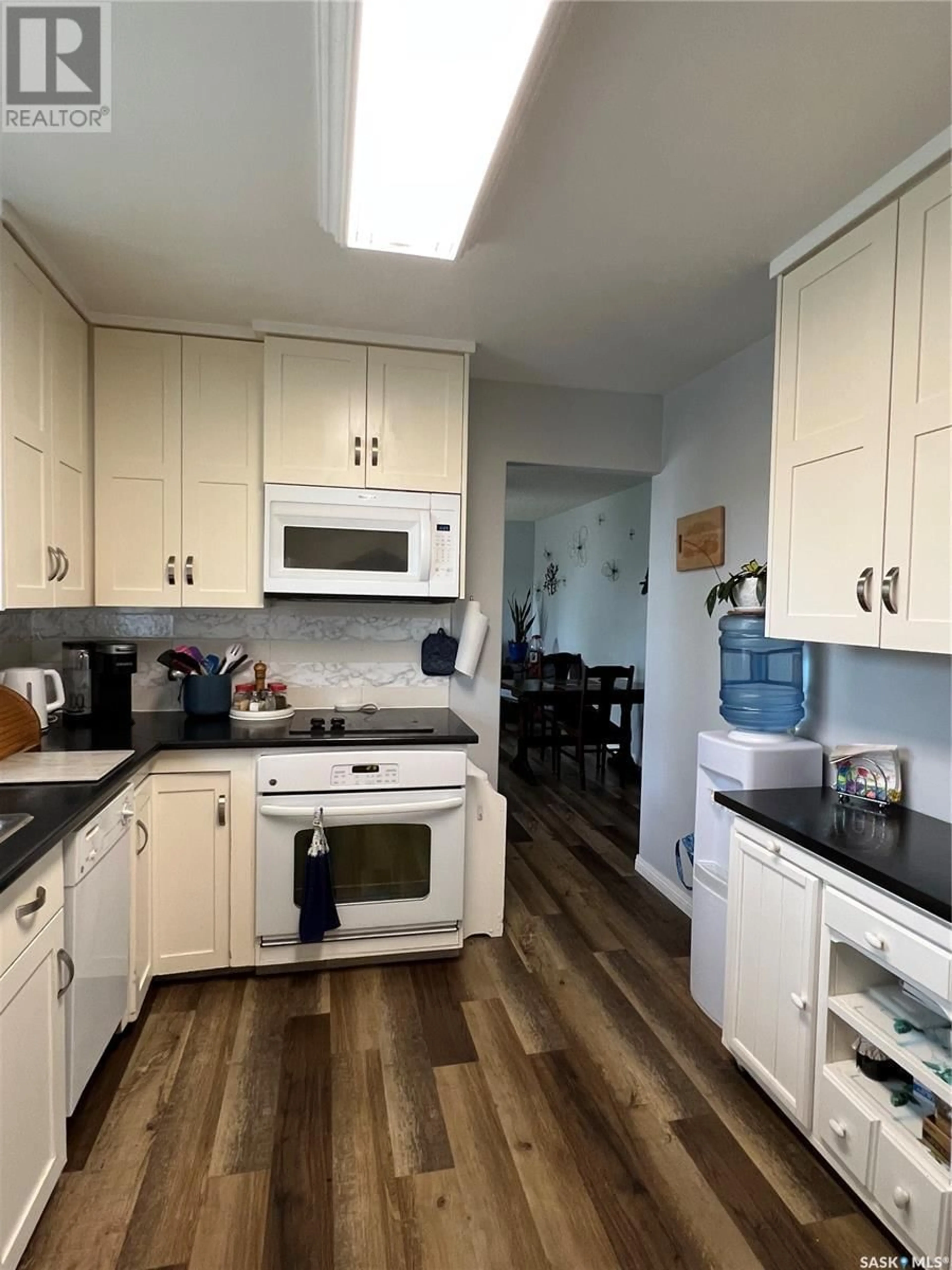 Standard kitchen, unknown for 250 5TH STREET, Wadena Saskatchewan S0A4J0