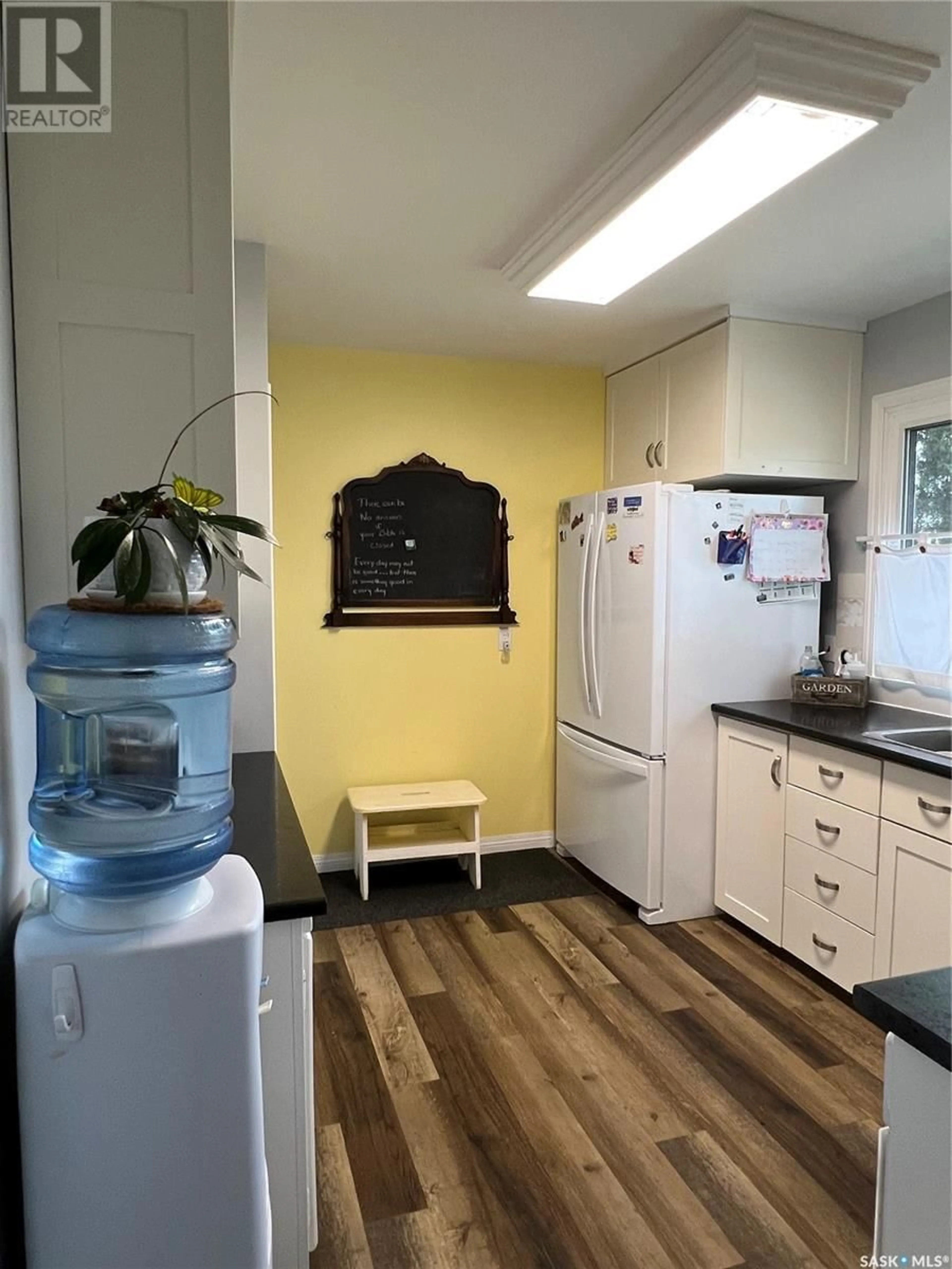 Kitchen with laundary machines, unknown for 250 5TH STREET, Wadena Saskatchewan S0A4J0