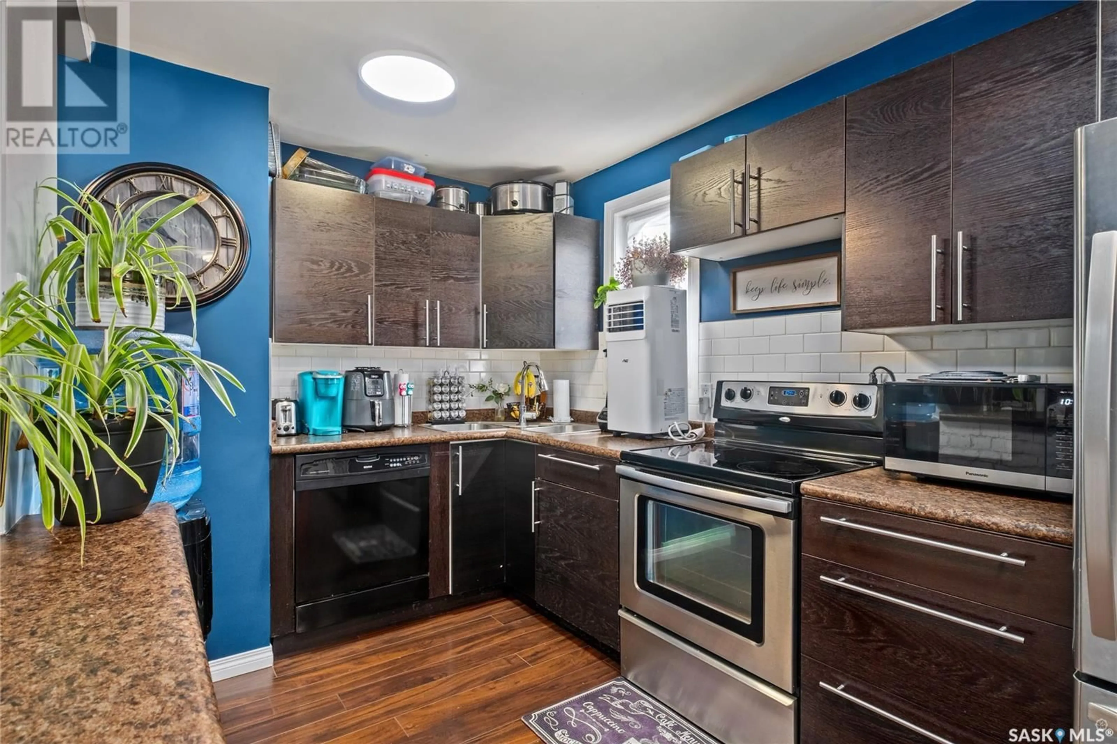 Standard kitchen, unknown for 906 1ST STREET, Prince Albert Saskatchewan S6V0C4