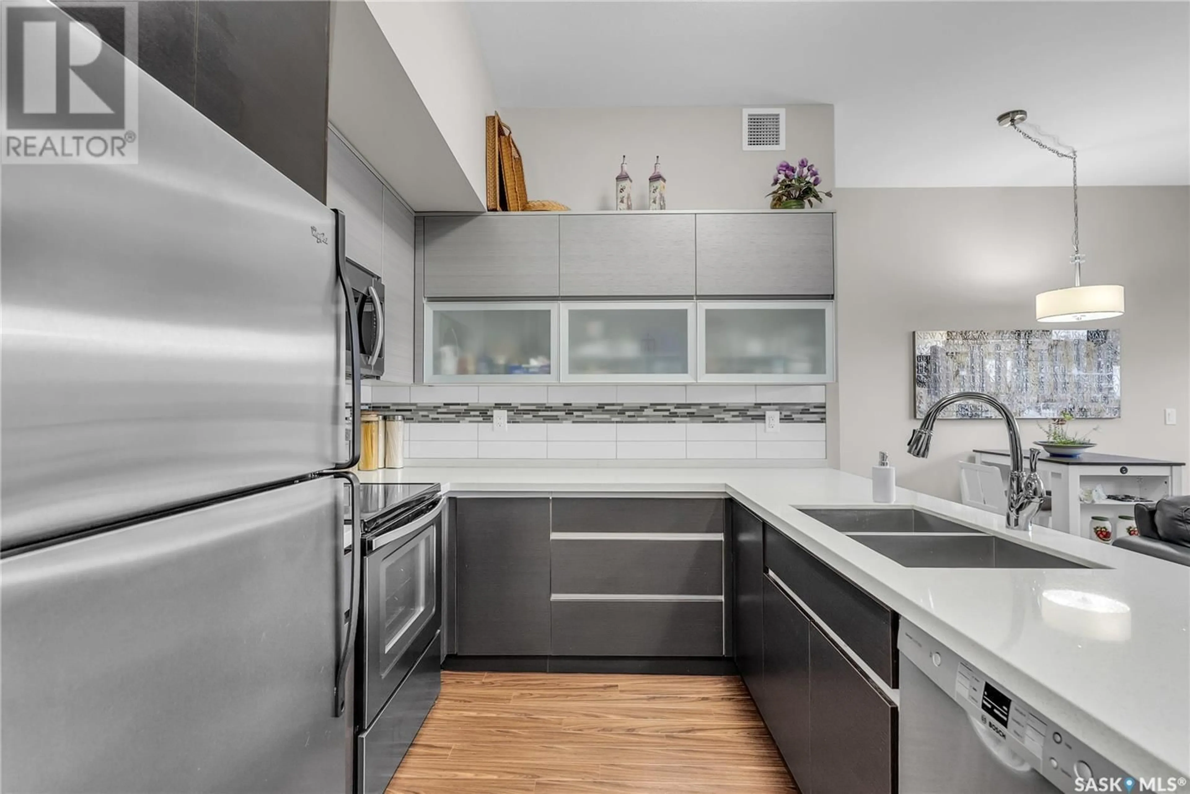 Contemporary kitchen, ceramic/tile floor for 225 - 315 MANINGAS BEND, Saskatoon Saskatchewan S7W0P9