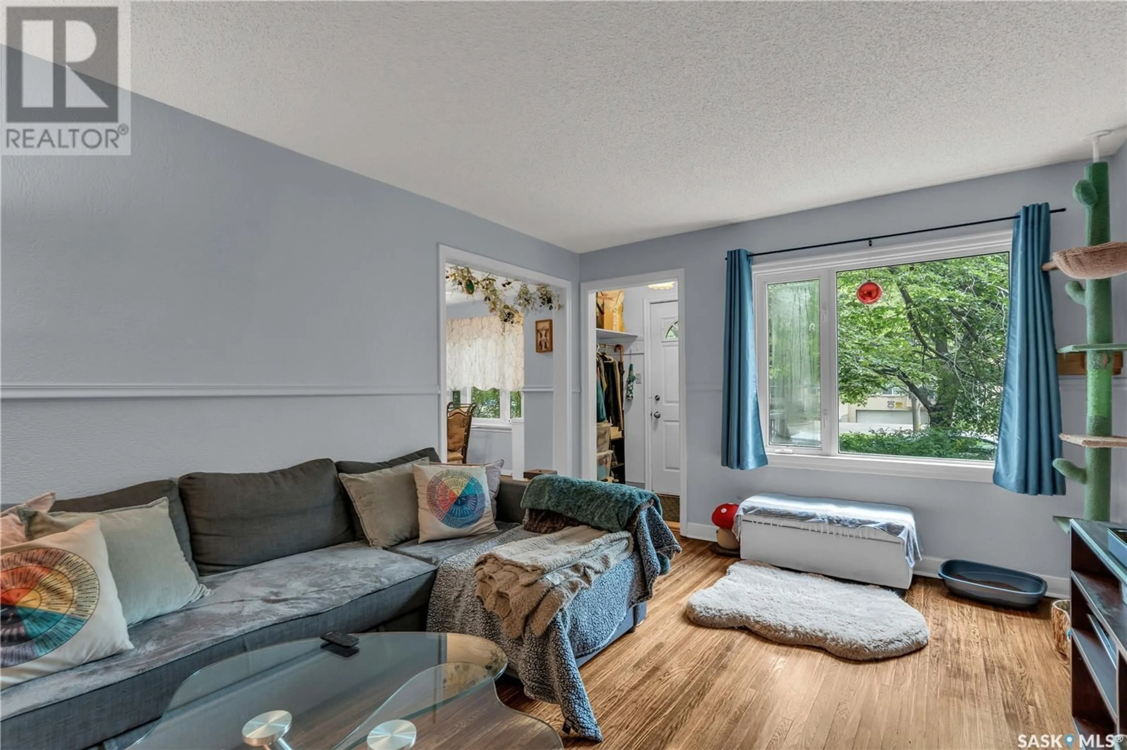 Living room with furniture, wood/laminate floor for 1009 LANSDOWNE AVENUE, Saskatoon Saskatchewan S7H2C2