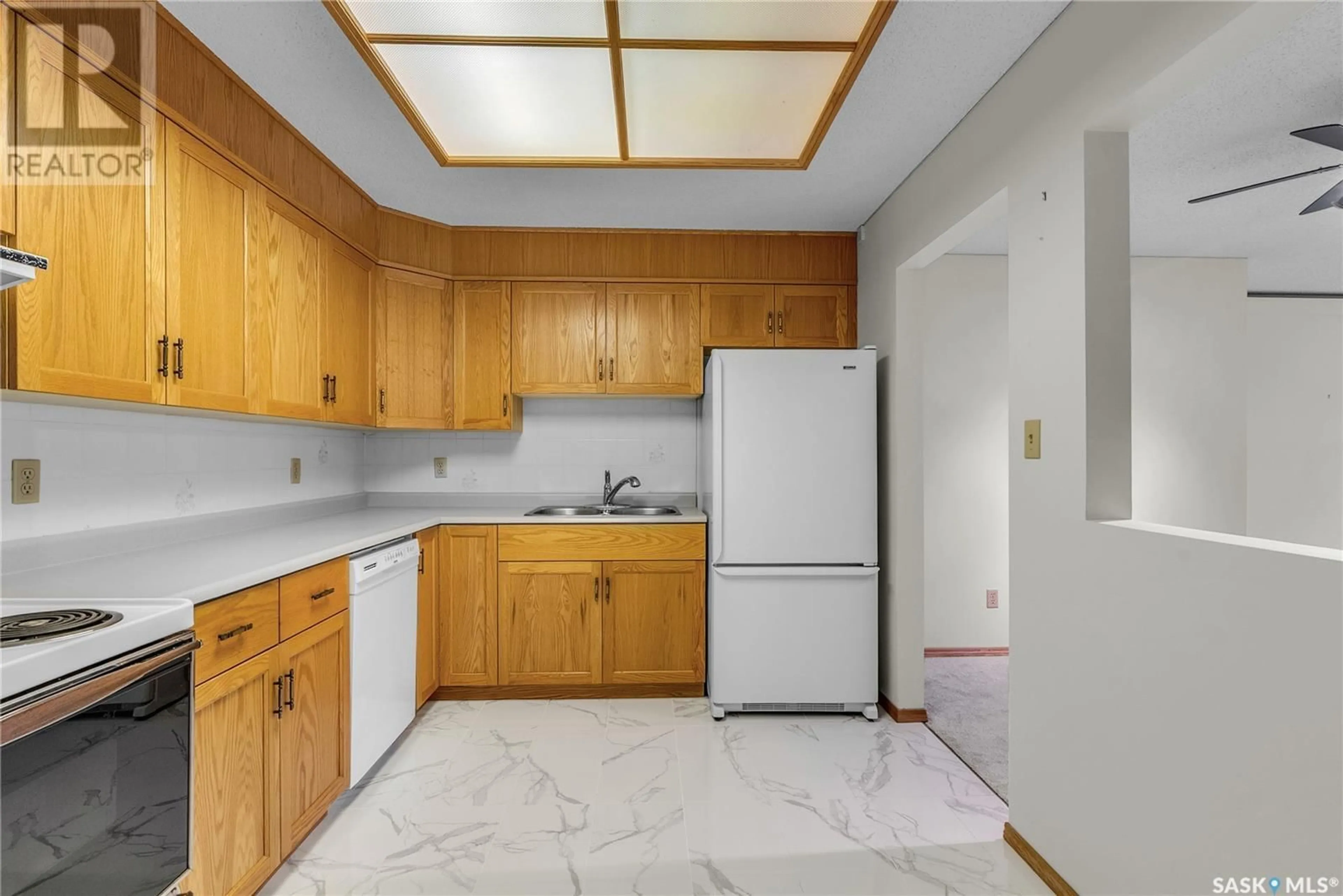 Standard kitchen, ceramic/tile floor for 306 - 921 MAIN STREET, Saskatoon Saskatchewan S7H0K4