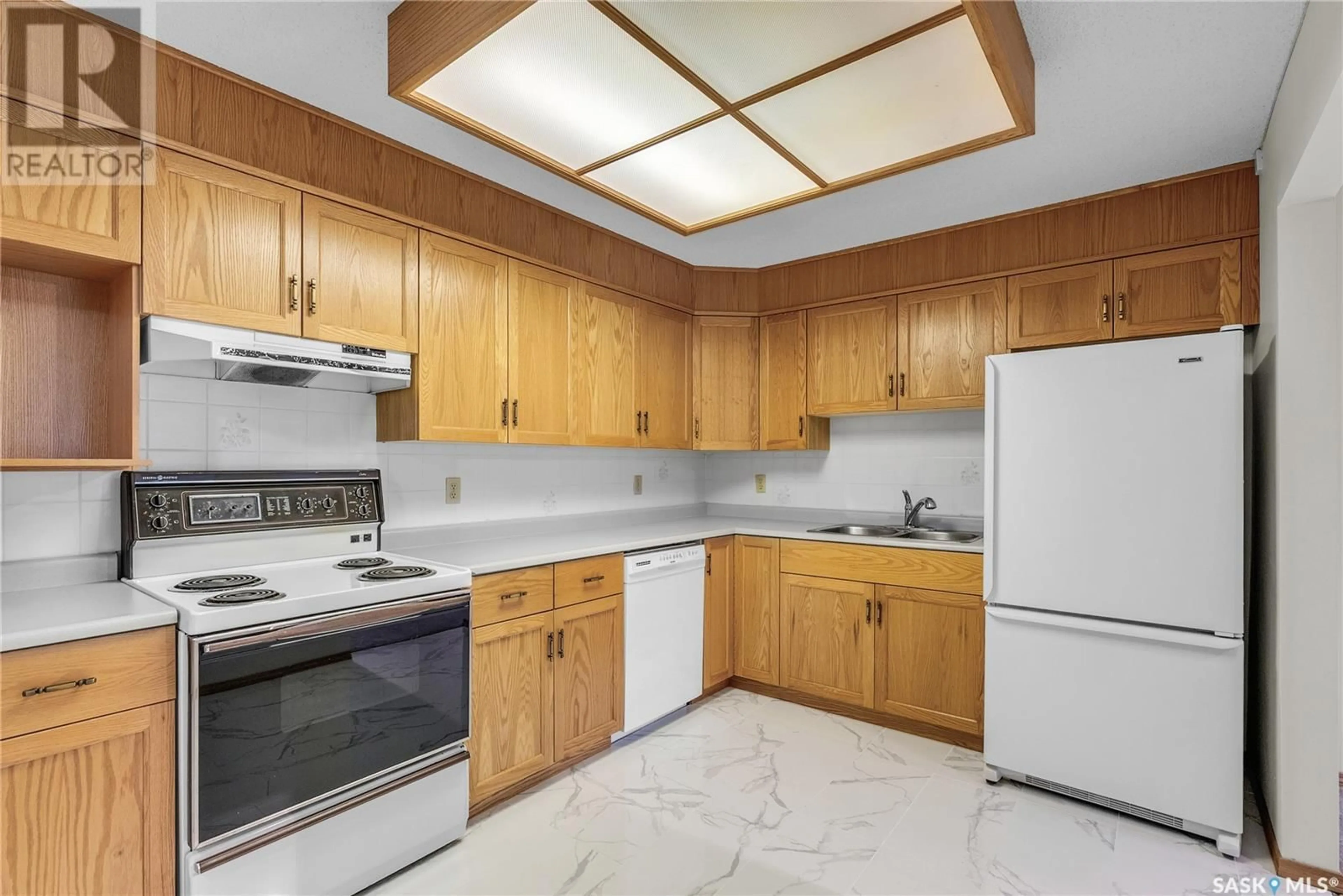 Standard kitchen, ceramic/tile floor for 306 - 921 MAIN STREET, Saskatoon Saskatchewan S7H0K4