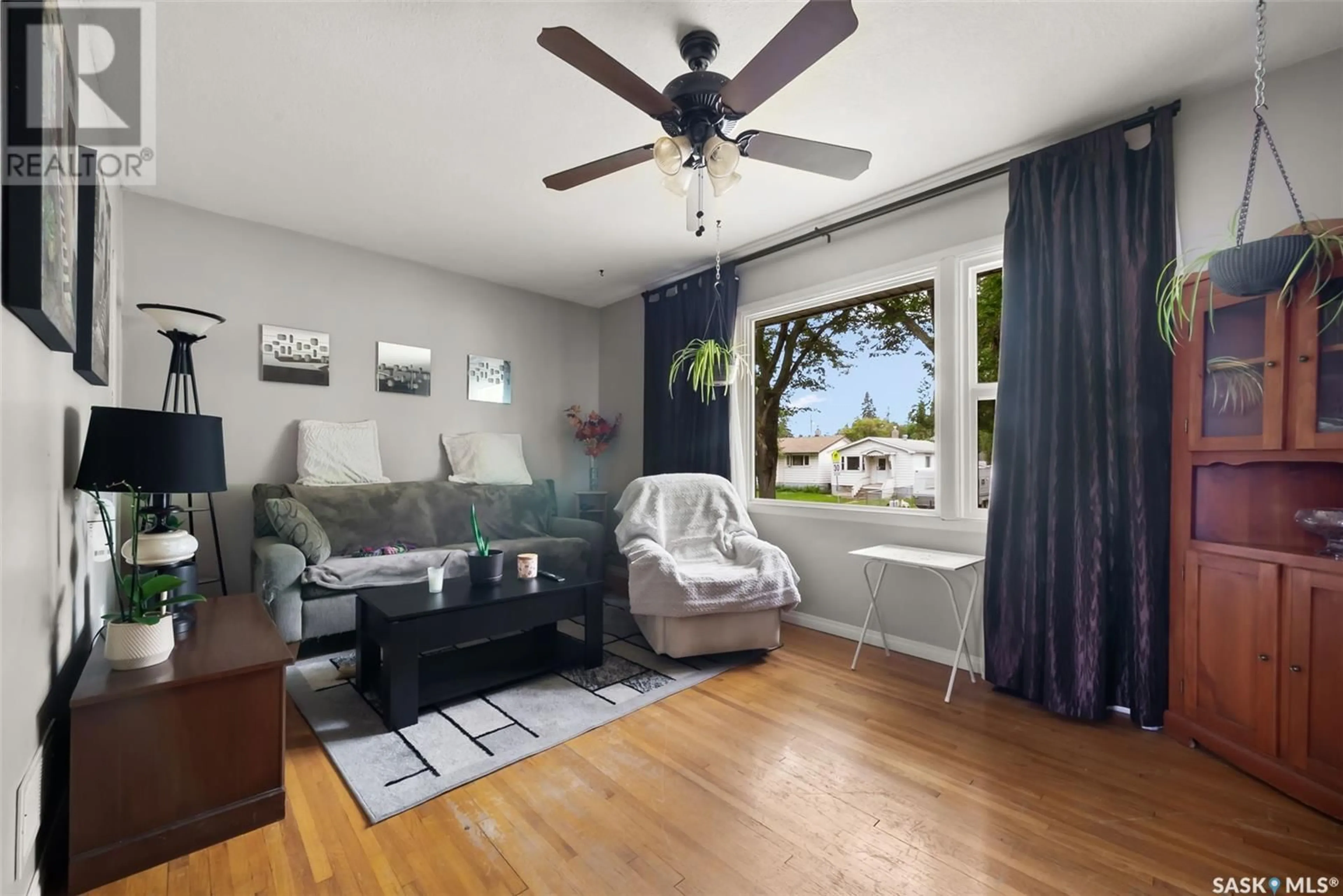Living room with furniture, wood/laminate floor for 725 MONTAGUE STREET, Regina Saskatchewan S4T3H1