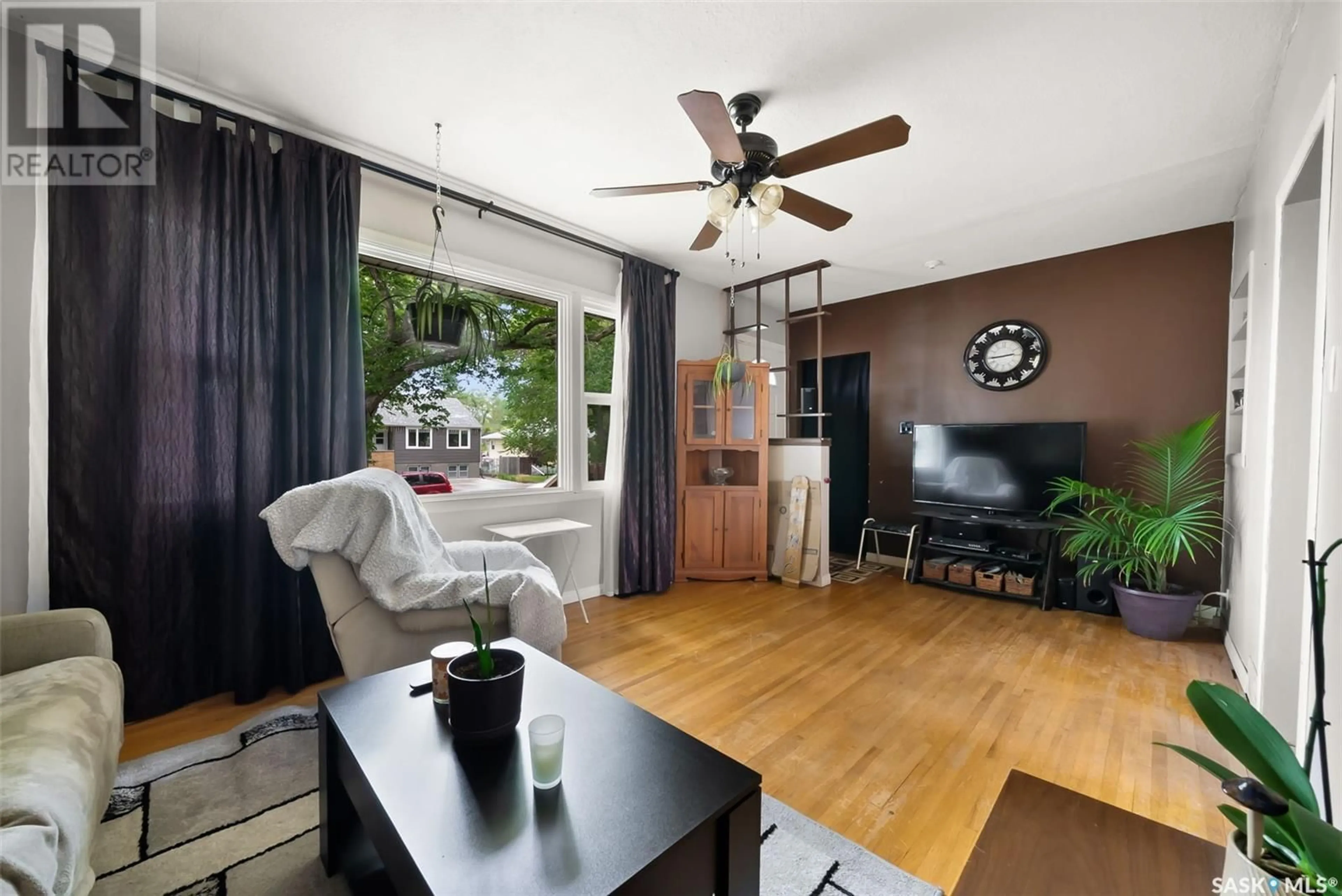 Living room with furniture, wood/laminate floor for 725 MONTAGUE STREET, Regina Saskatchewan S4T3H1