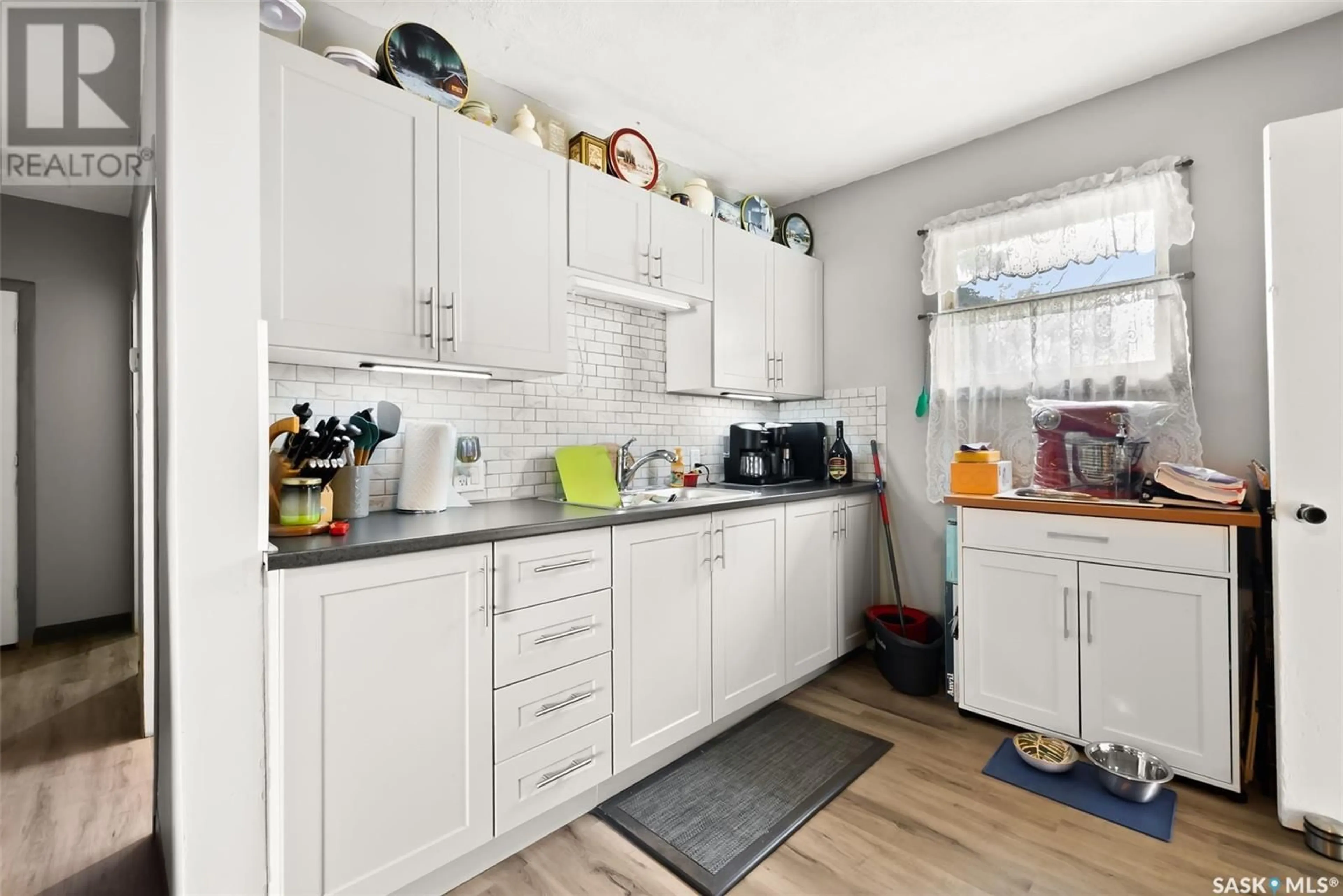 Standard kitchen, unknown for 725 MONTAGUE STREET, Regina Saskatchewan S4T3H1