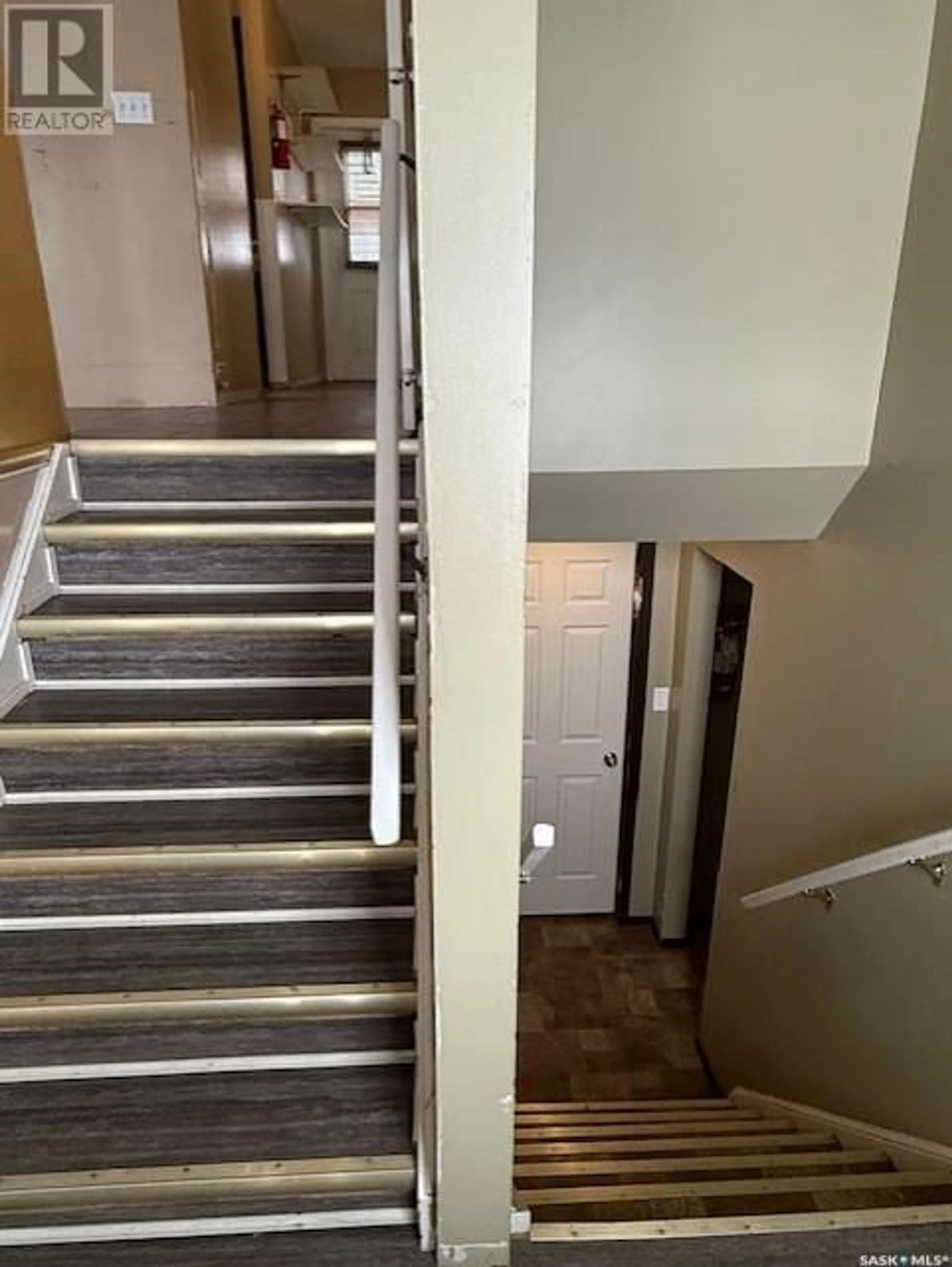 Stairs for 345/349 3RD AVENUE, Melville Saskatchewan S0A2P0