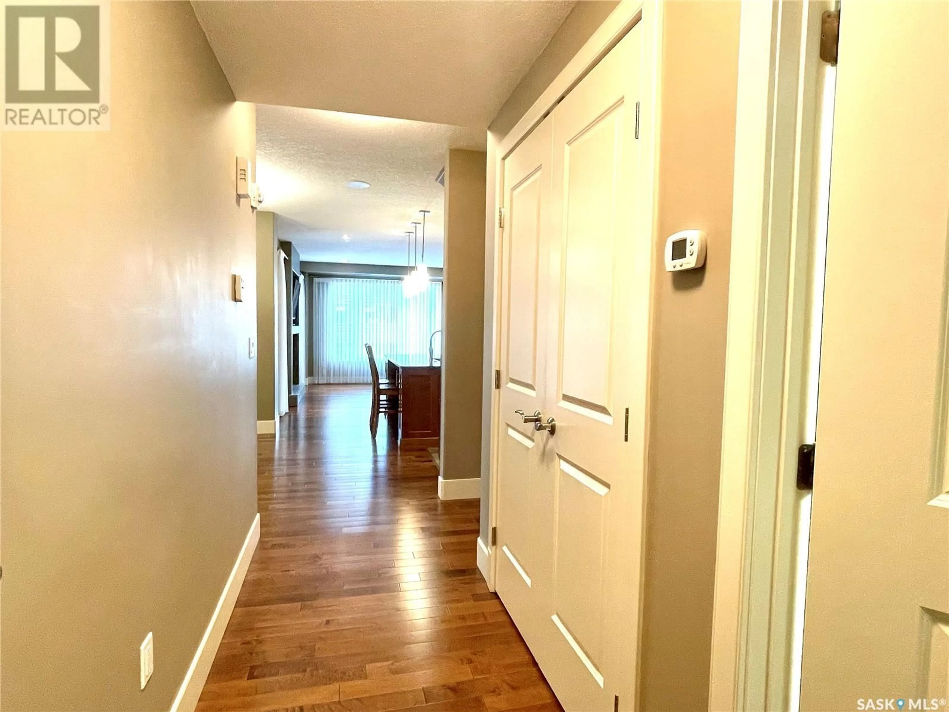 Indoor entryway for 402 - 205 FAIRFORD STREET, Moose Jaw Saskatchewan S6H0E1