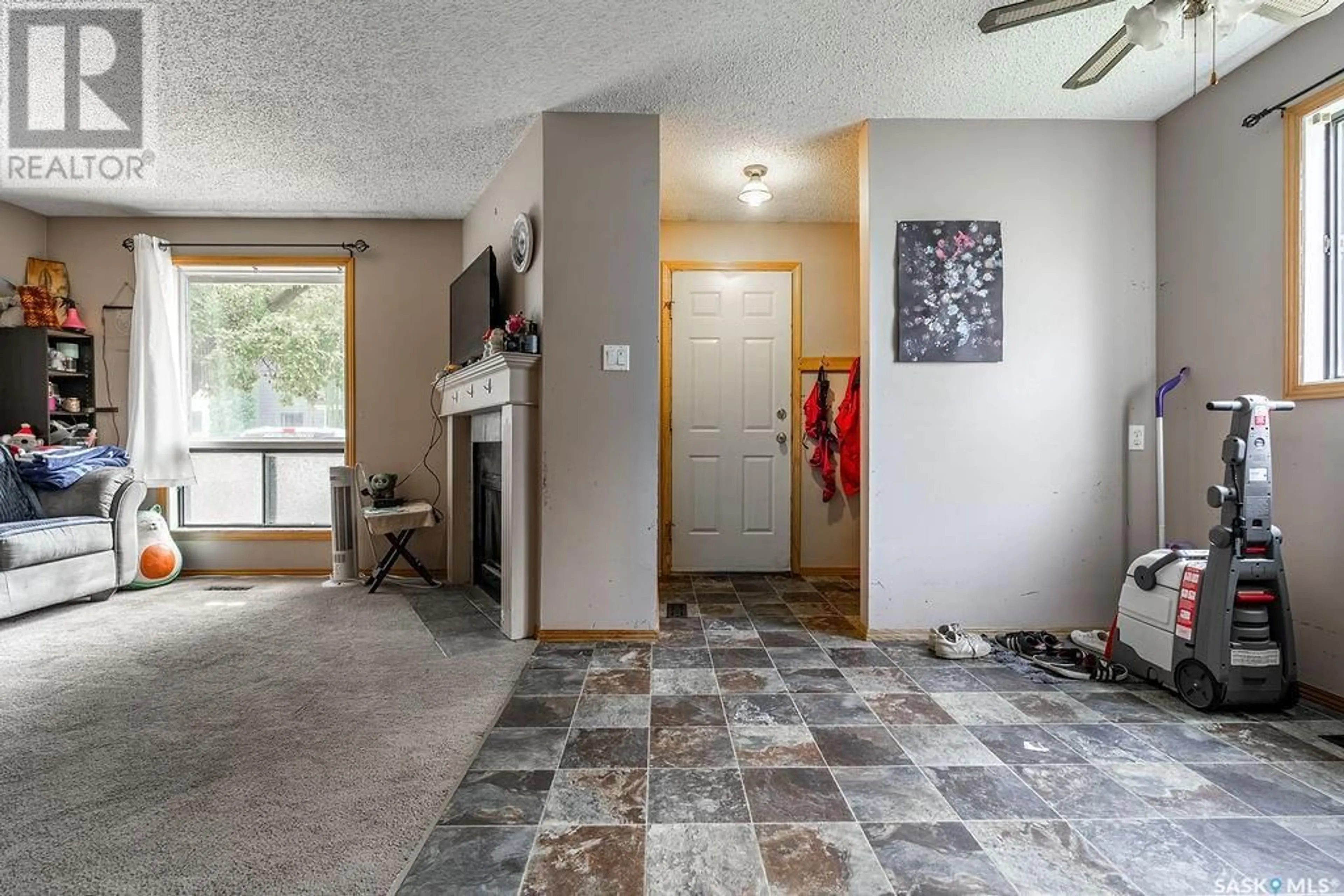Indoor entryway for 501 145 SANDY COURT, Saskatoon Saskatchewan S7K6P8