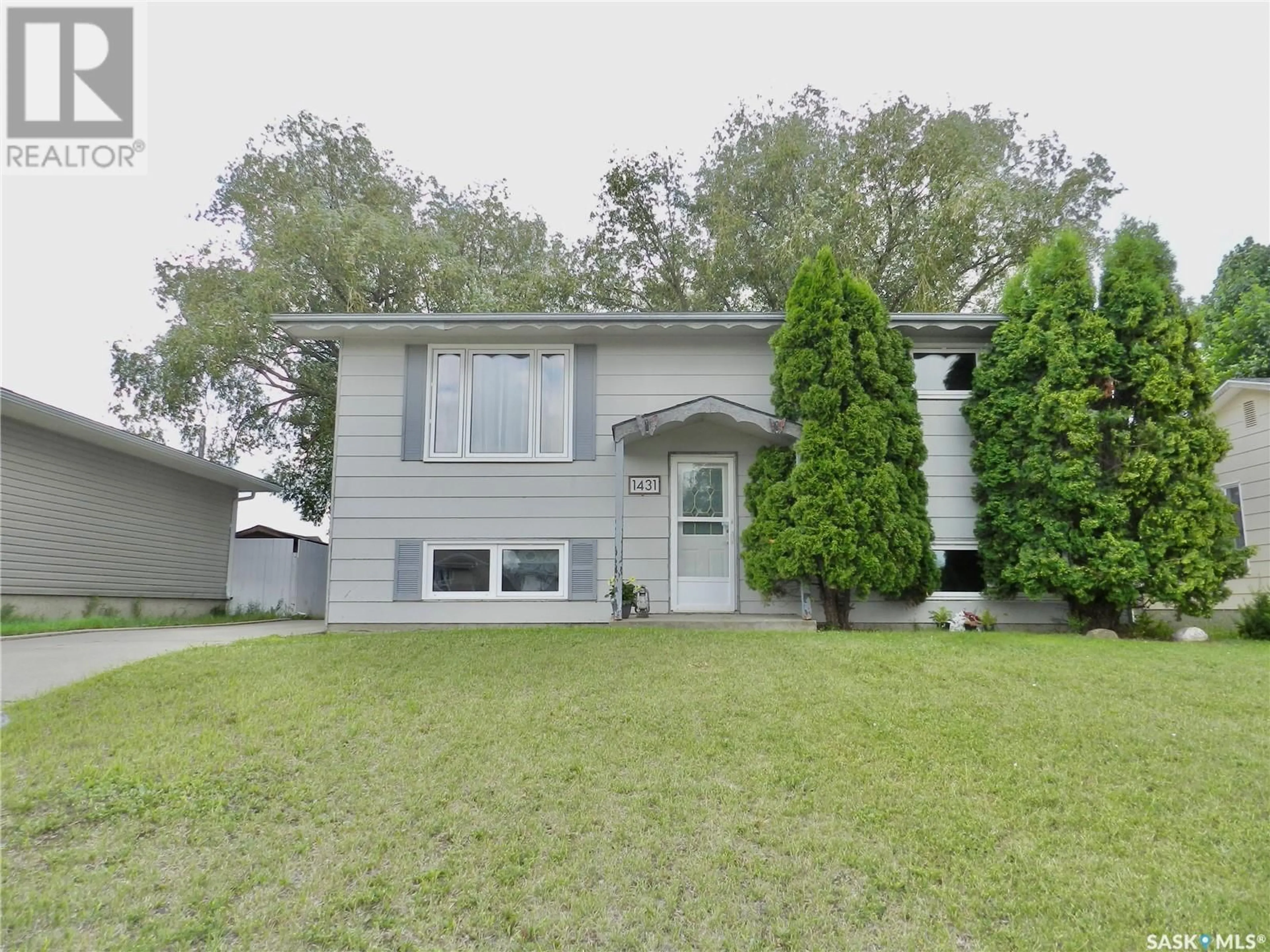 Home with vinyl exterior material, street for 1431 SMITH STREET, Moose Jaw Saskatchewan S6H6W6
