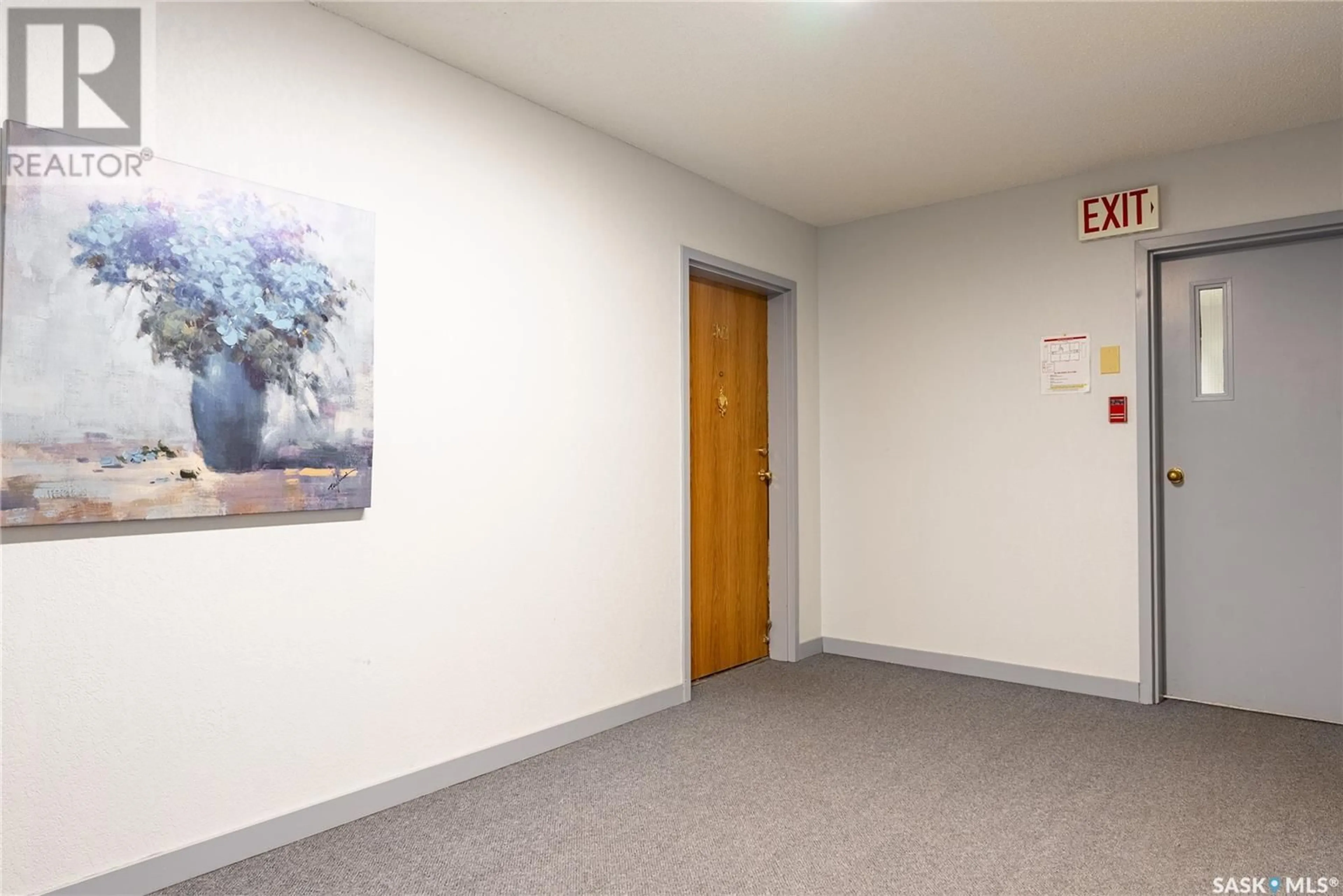 Indoor foyer for 302 1006 9TH STREET E, Saskatoon Saskatchewan S7H0N2
