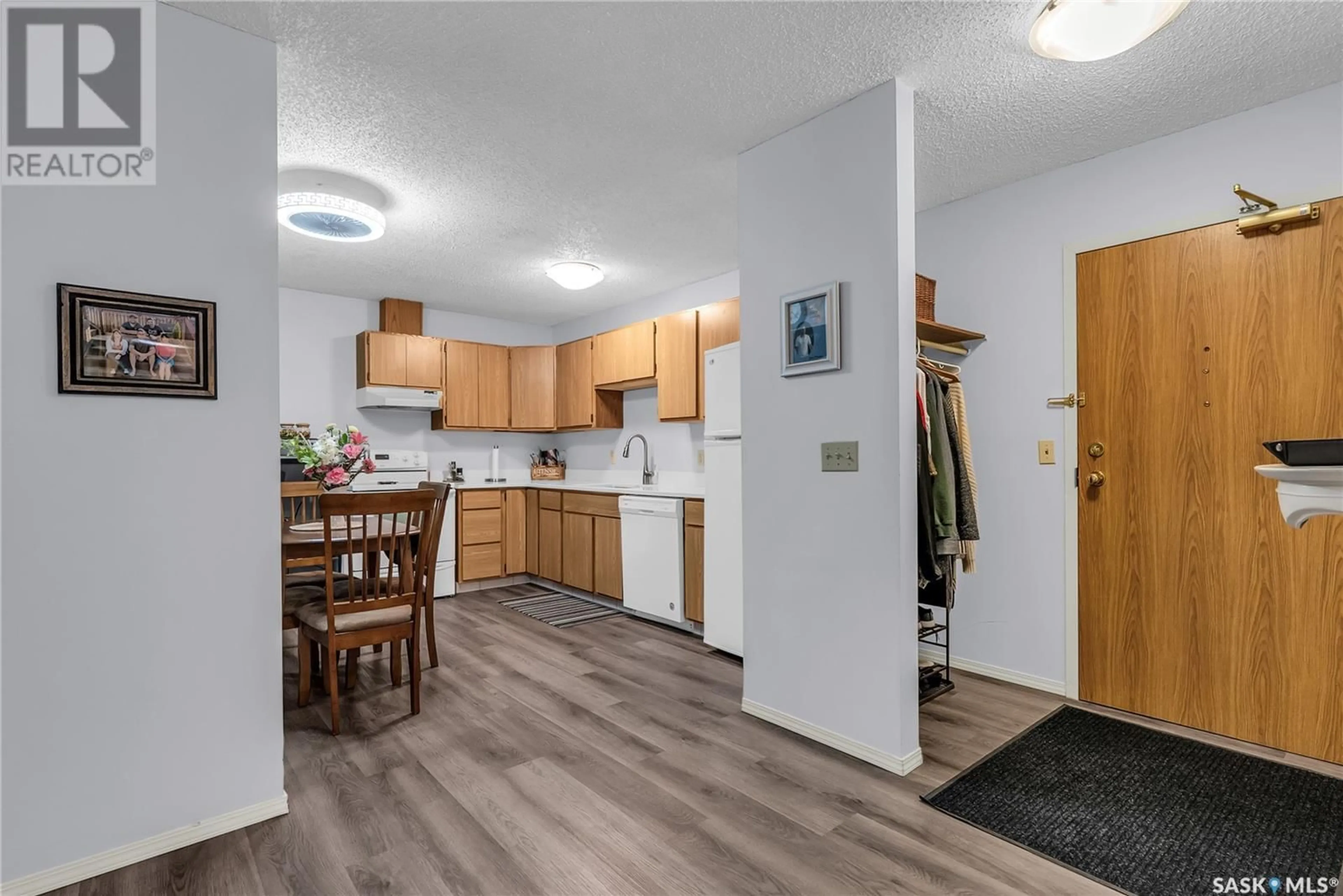 Standard kitchen, wood/laminate floor for 302 1006 9TH STREET E, Saskatoon Saskatchewan S7H0N2