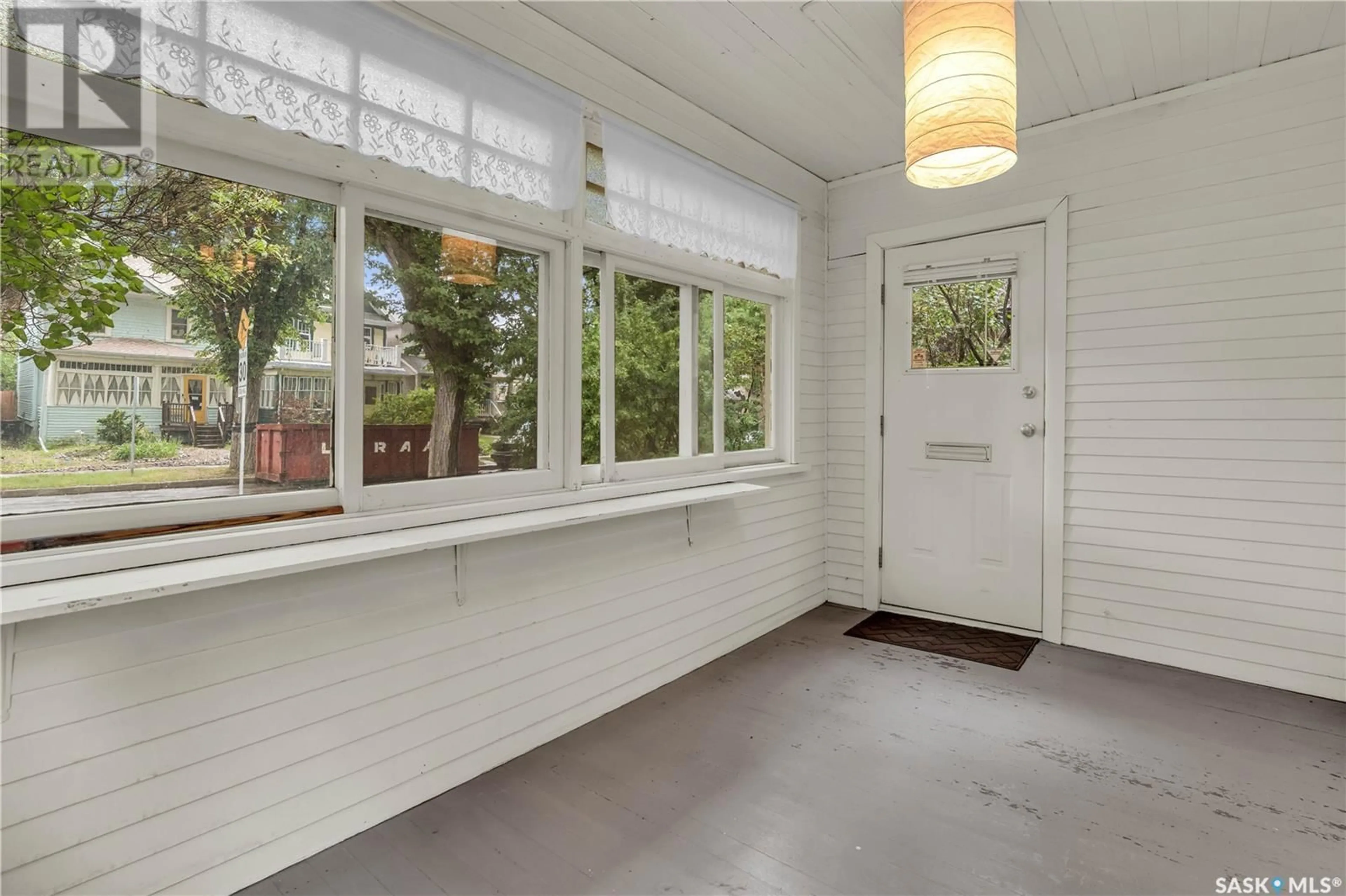 Indoor entryway for 2245 GARNET STREET, Regina Saskatchewan S4T3A1