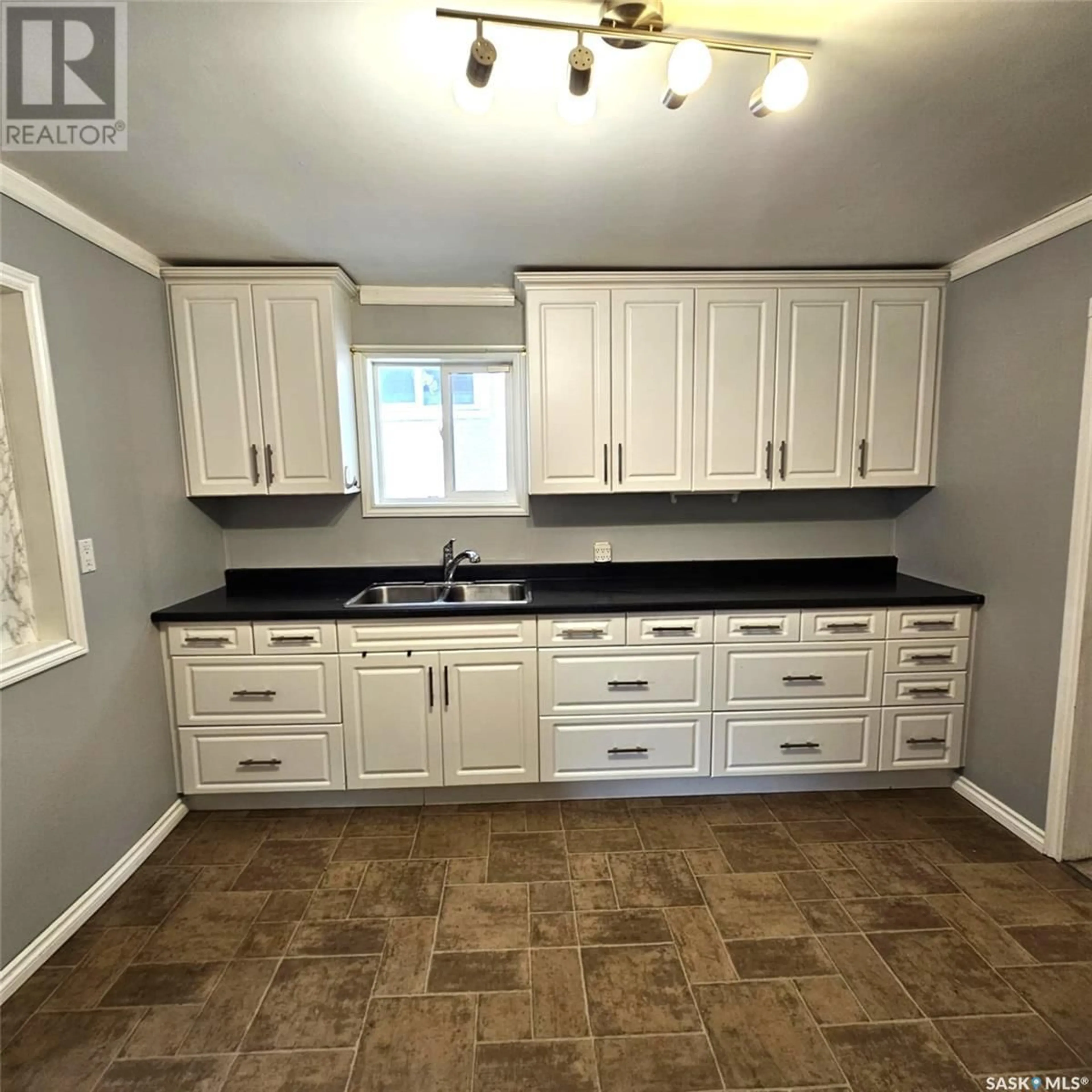 Standard kitchen, unknown for 2344 EDGAR STREET, Regina Saskatchewan S4N3L1