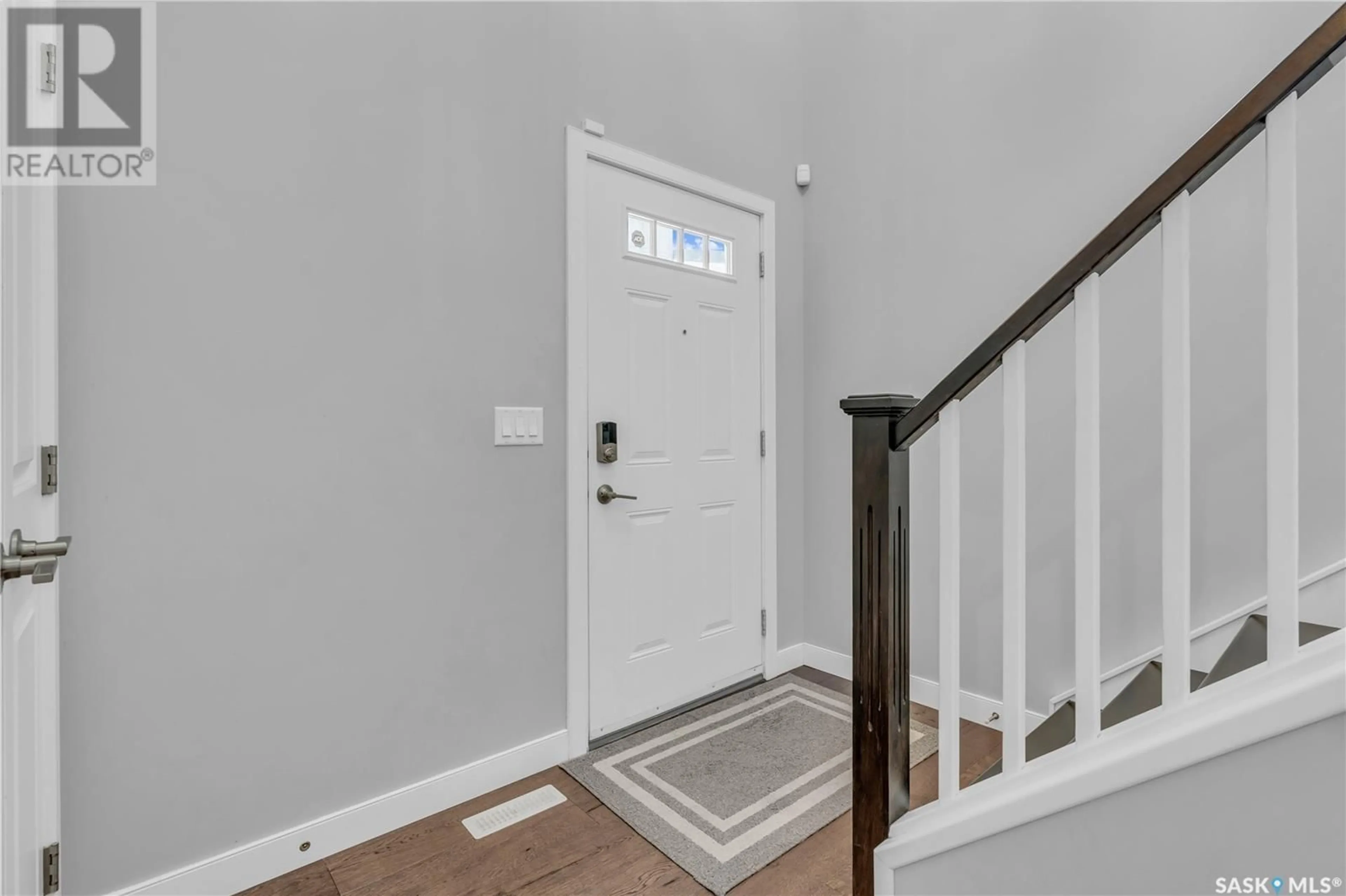 Indoor entryway for 447 VELTKAMP CRESCENT, Saskatoon Saskatchewan S7T0E5