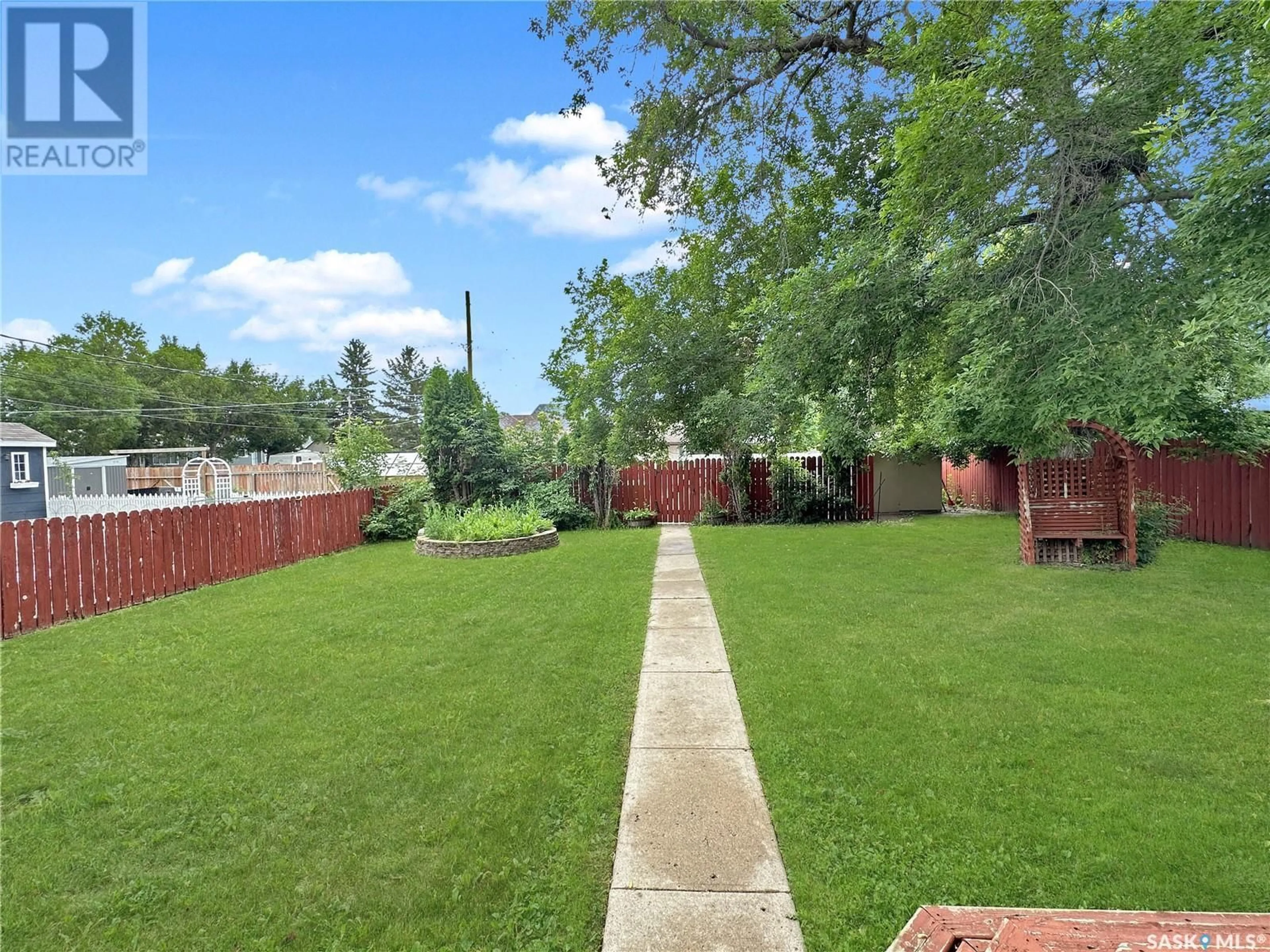 Patio, street for 621 BROADWAY STREET, Fort Qu'Appelle Saskatchewan S0G1S0