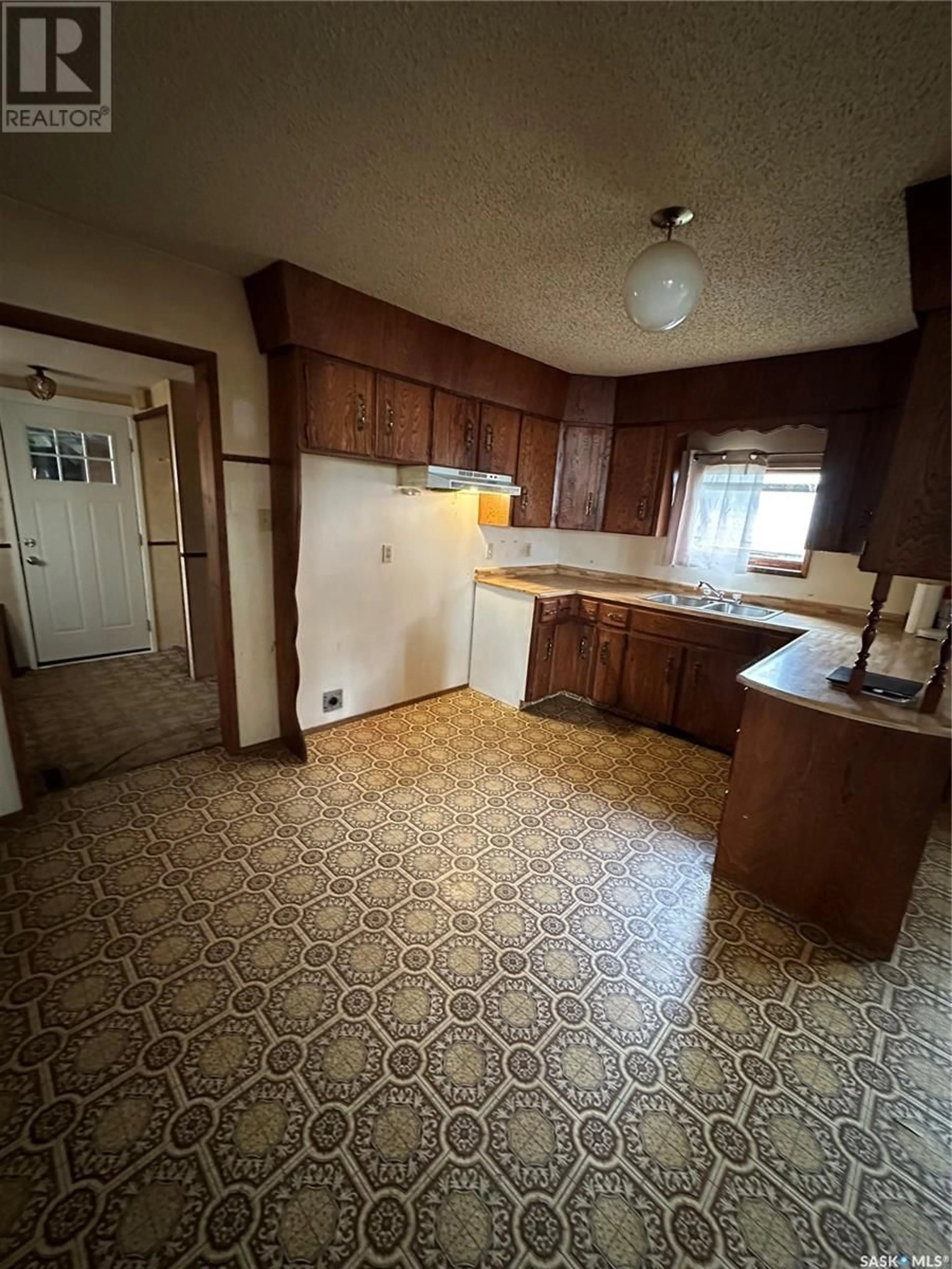 Standard kitchen, unknown for 101 4TH AVENUE, Warman Saskatchewan S0K4S0