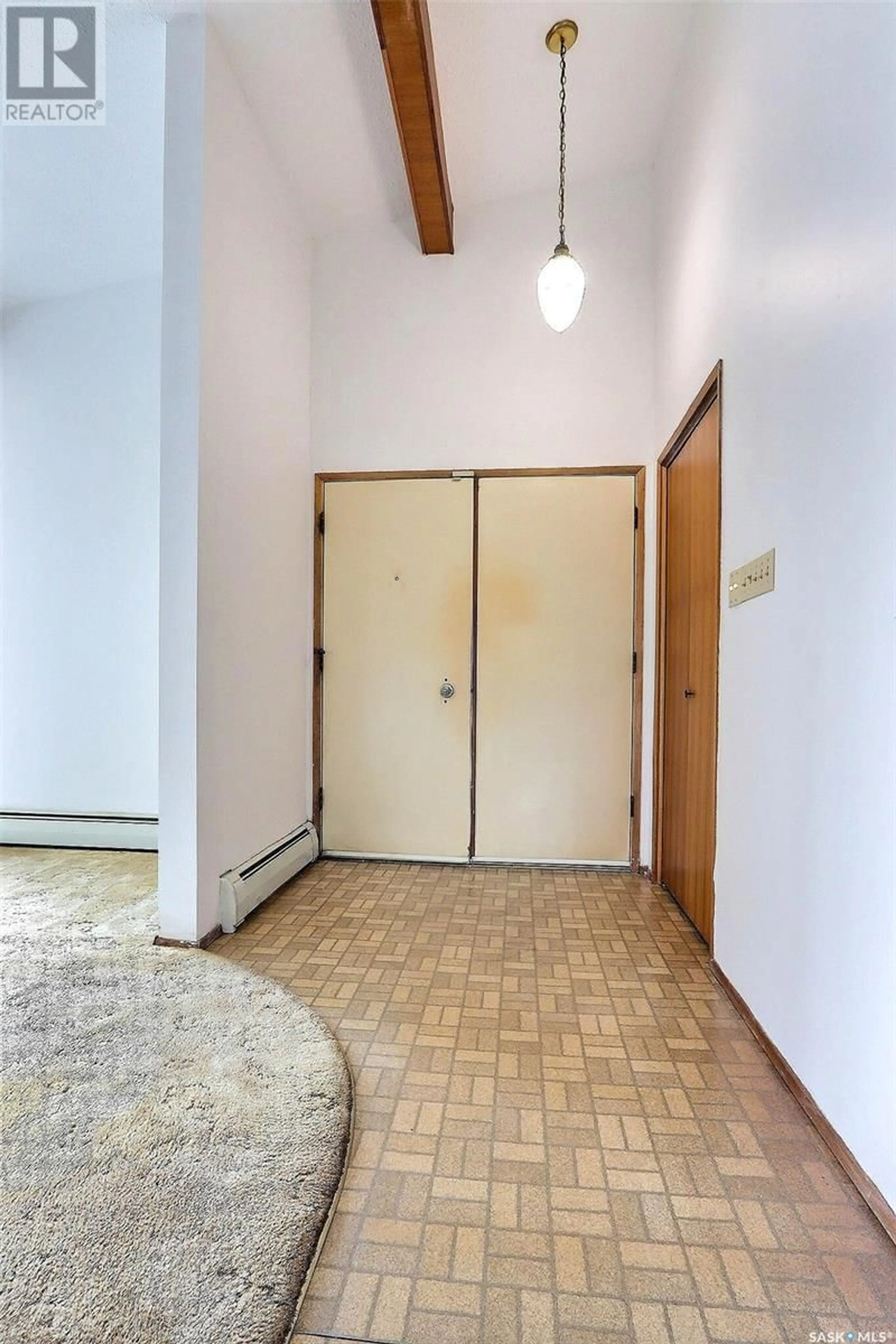 Indoor foyer for 1220 6TH STREET, Prince Albert Saskatchewan S6V0P7