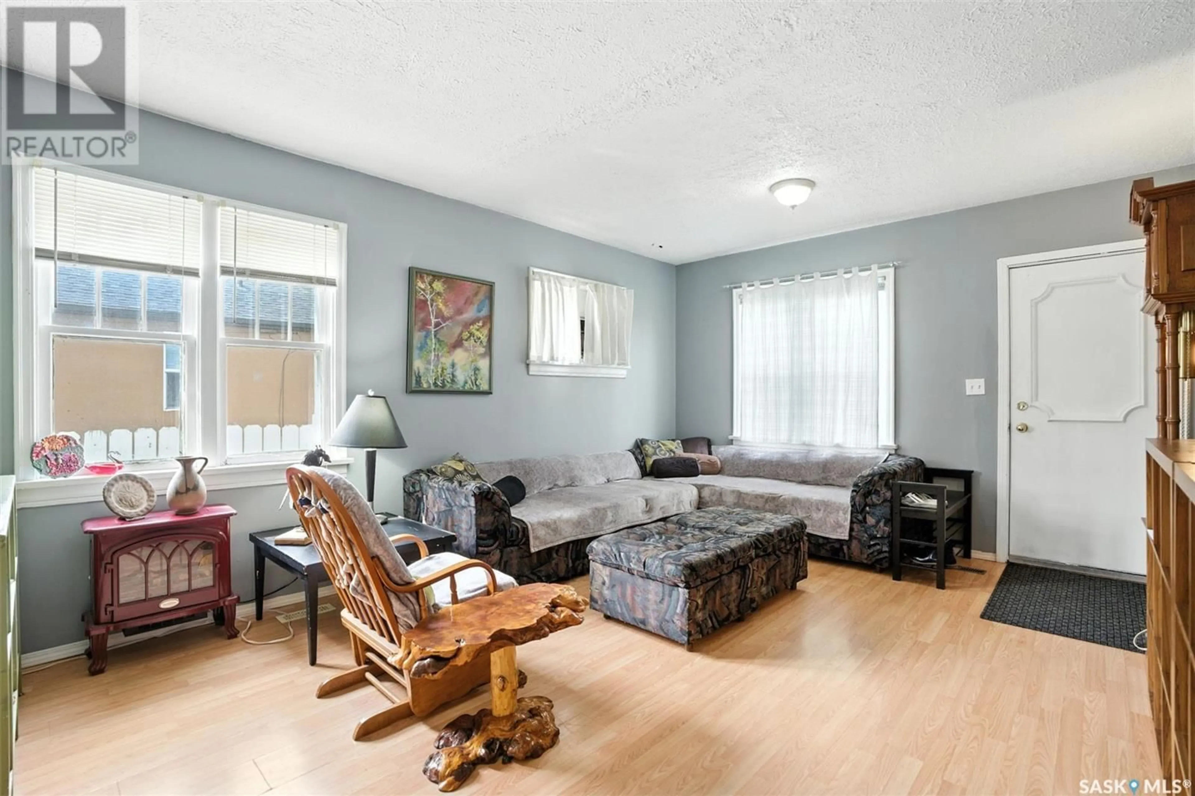 Living room with furniture, unknown for 214 L AVENUE, Saskatoon Saskatchewan S7L2P4