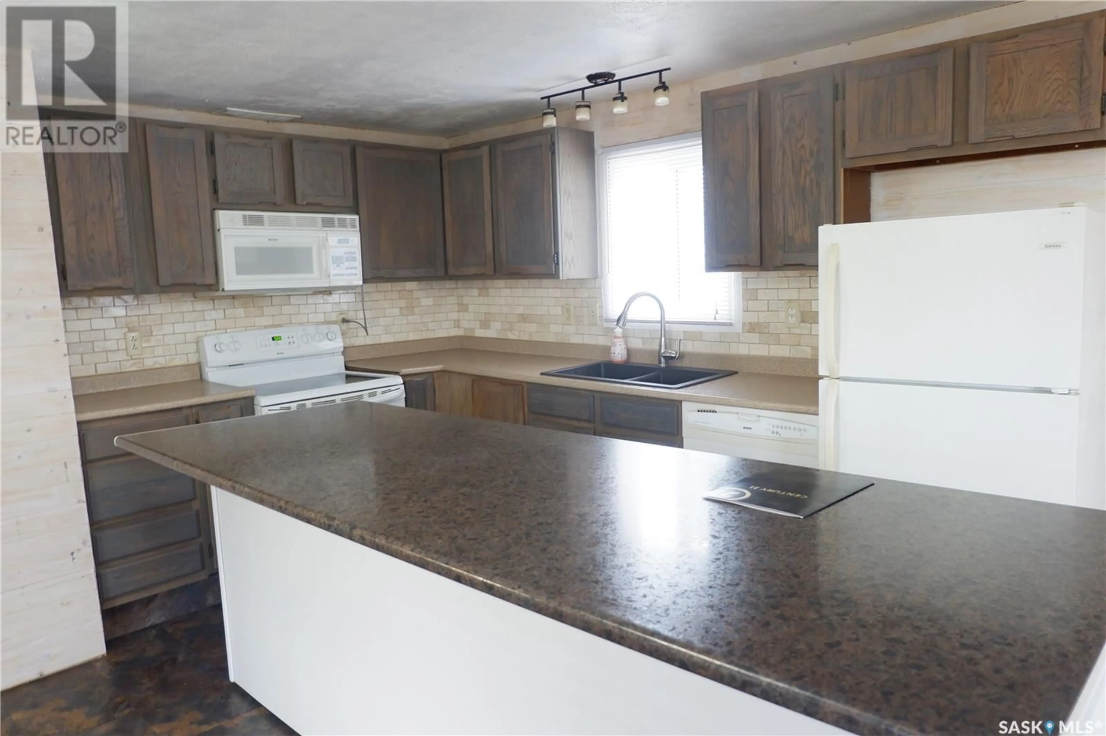 Standard kitchen, unknown for 67 SUNRISE ESTATES, Assiniboia Saskatchewan S0H0B0
