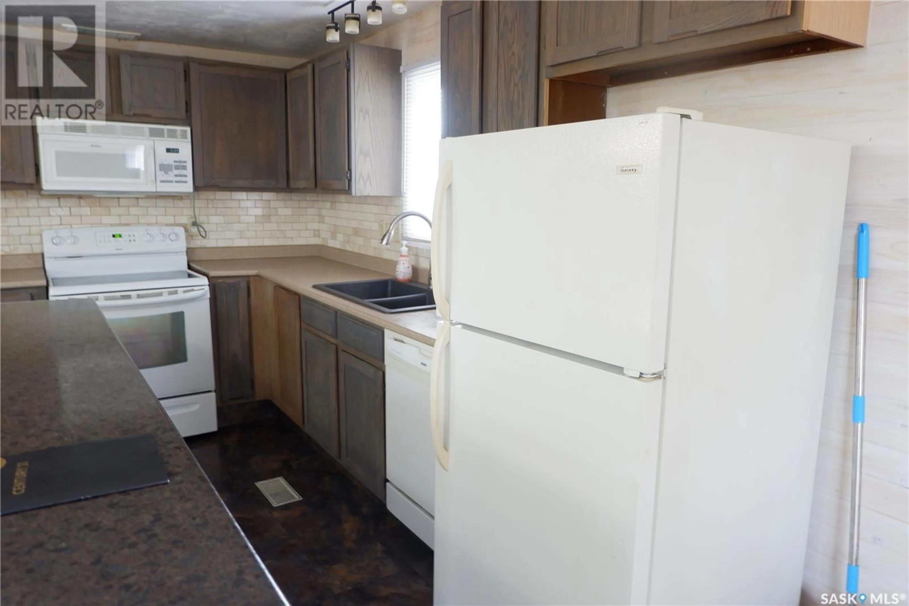 Standard kitchen, unknown for 67 SUNRISE ESTATES, Assiniboia Saskatchewan S0H0B0