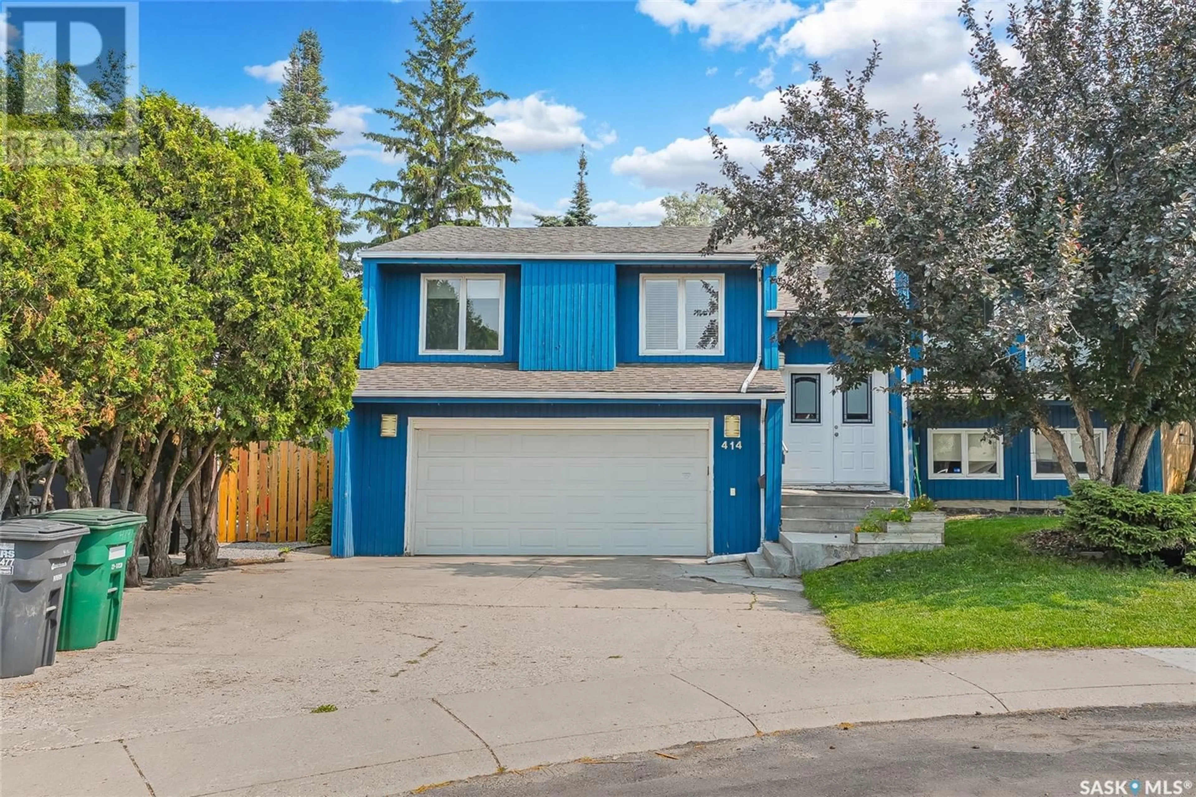 Home with vinyl exterior material, street for 414 LA LOCHE PLACE, Saskatoon Saskatchewan S7K5E9