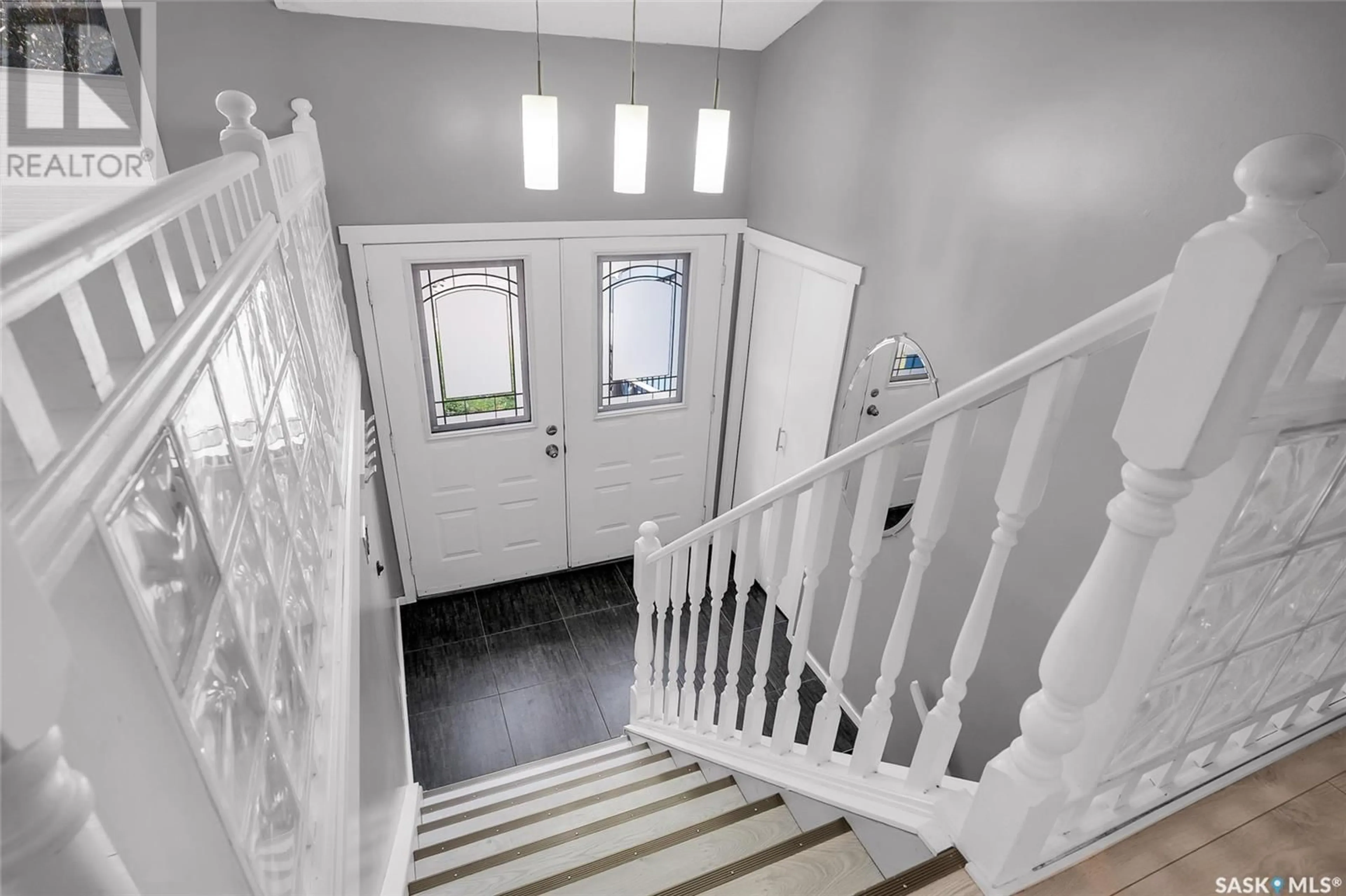 Indoor foyer for 414 LA LOCHE PLACE, Saskatoon Saskatchewan S7K5E9