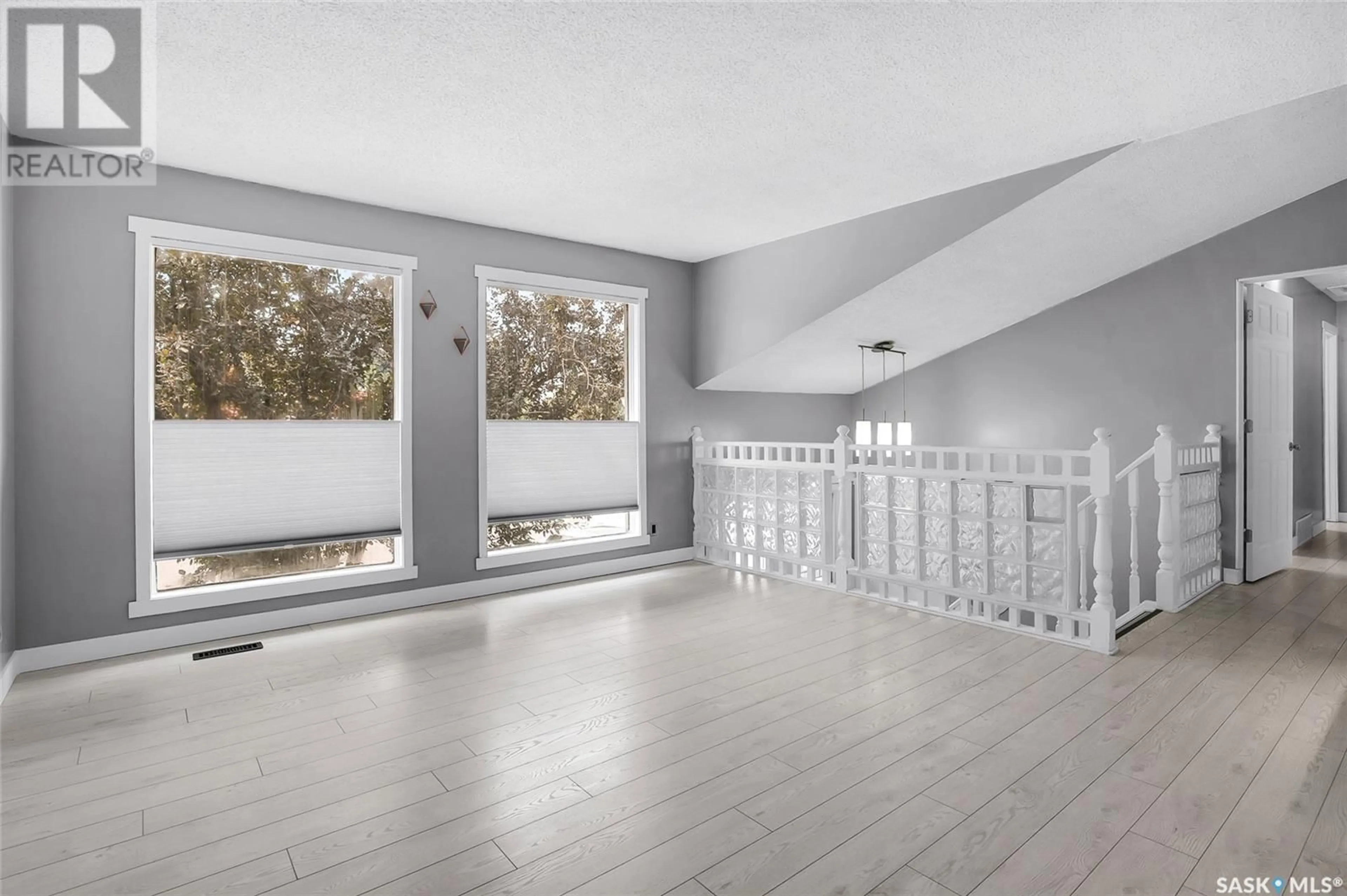 Indoor foyer for 414 LA LOCHE PLACE, Saskatoon Saskatchewan S7K5E9
