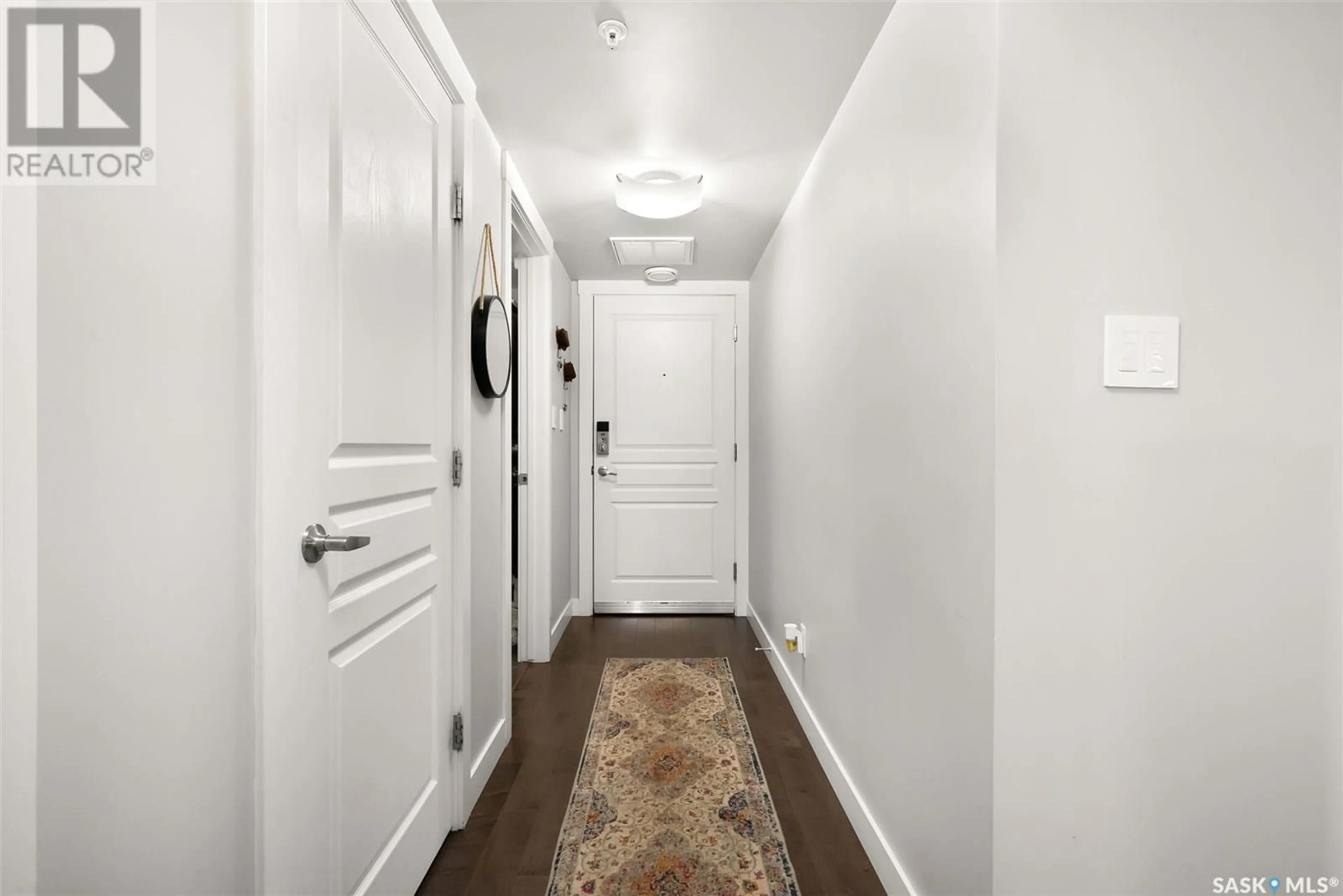 Indoor entryway for 306 - 5301 UNIVERSAL CRESCENT, Regina Saskatchewan S4W0L2