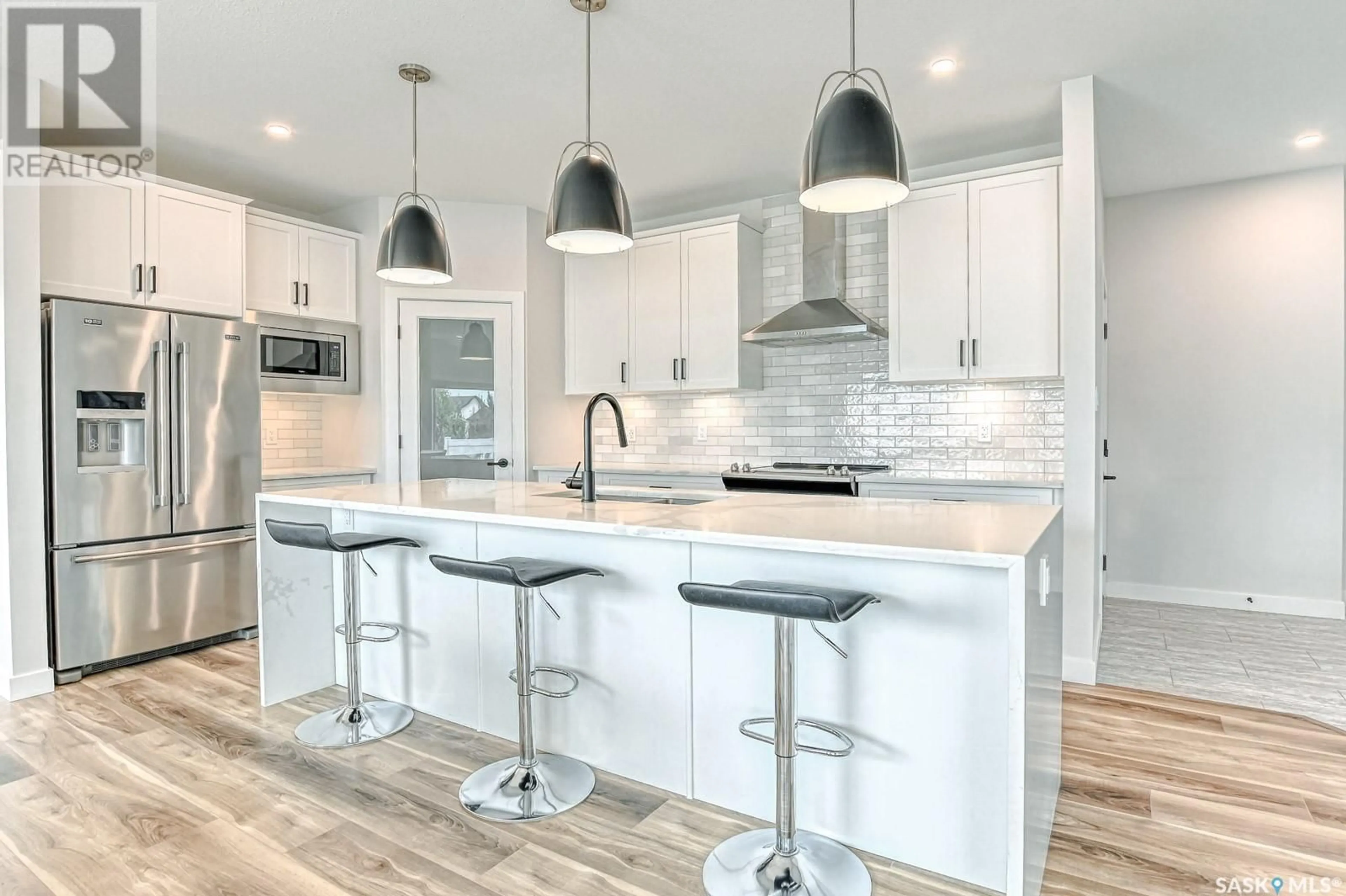 Contemporary kitchen, unknown for 22 MACKENZIE CRESCENT, Pilot Butte Saskatchewan S0G3Z0