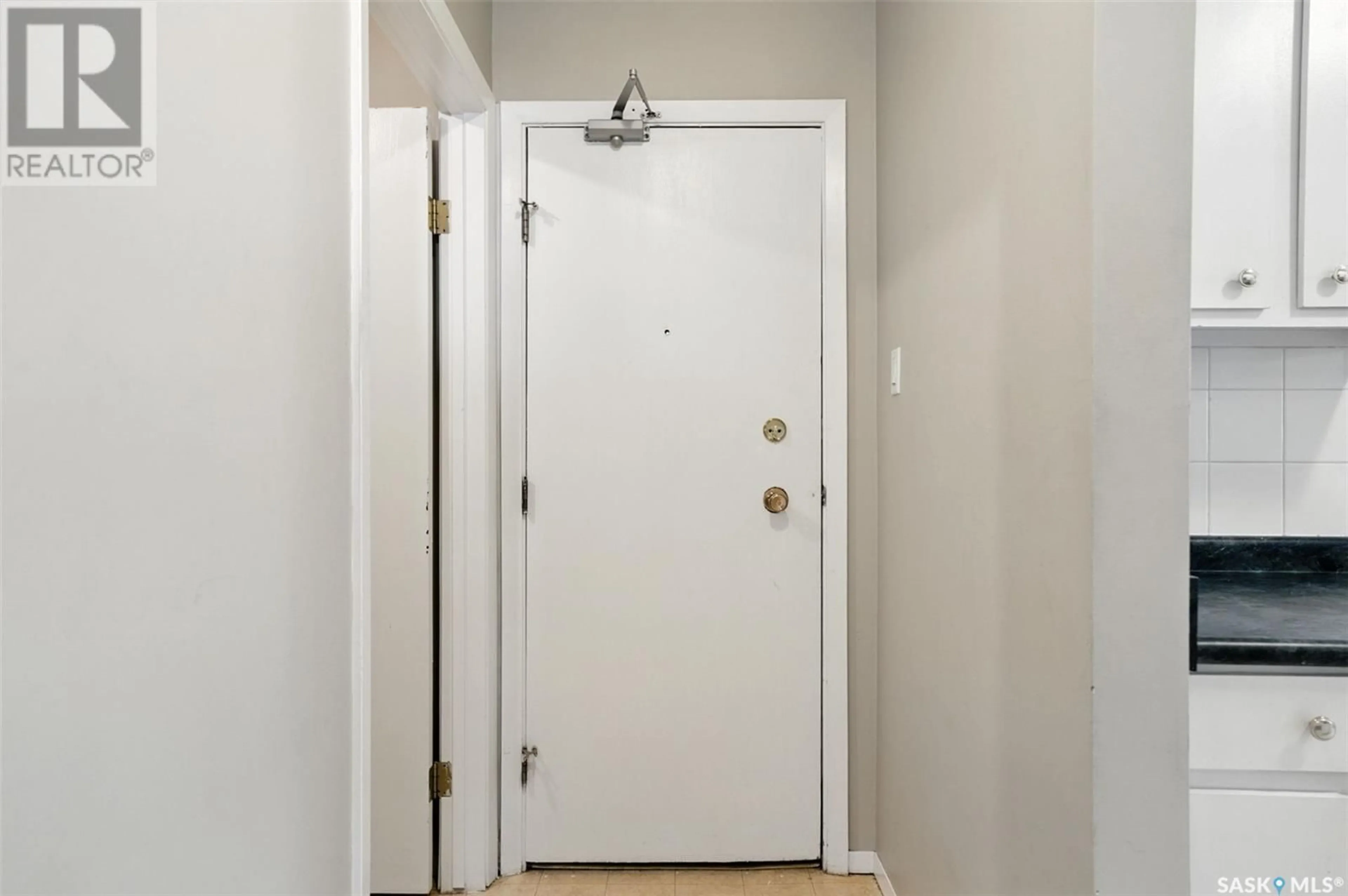 Indoor entryway for E - 11 719 10TH STREET, Saskatoon Saskatchewan S7H0H2