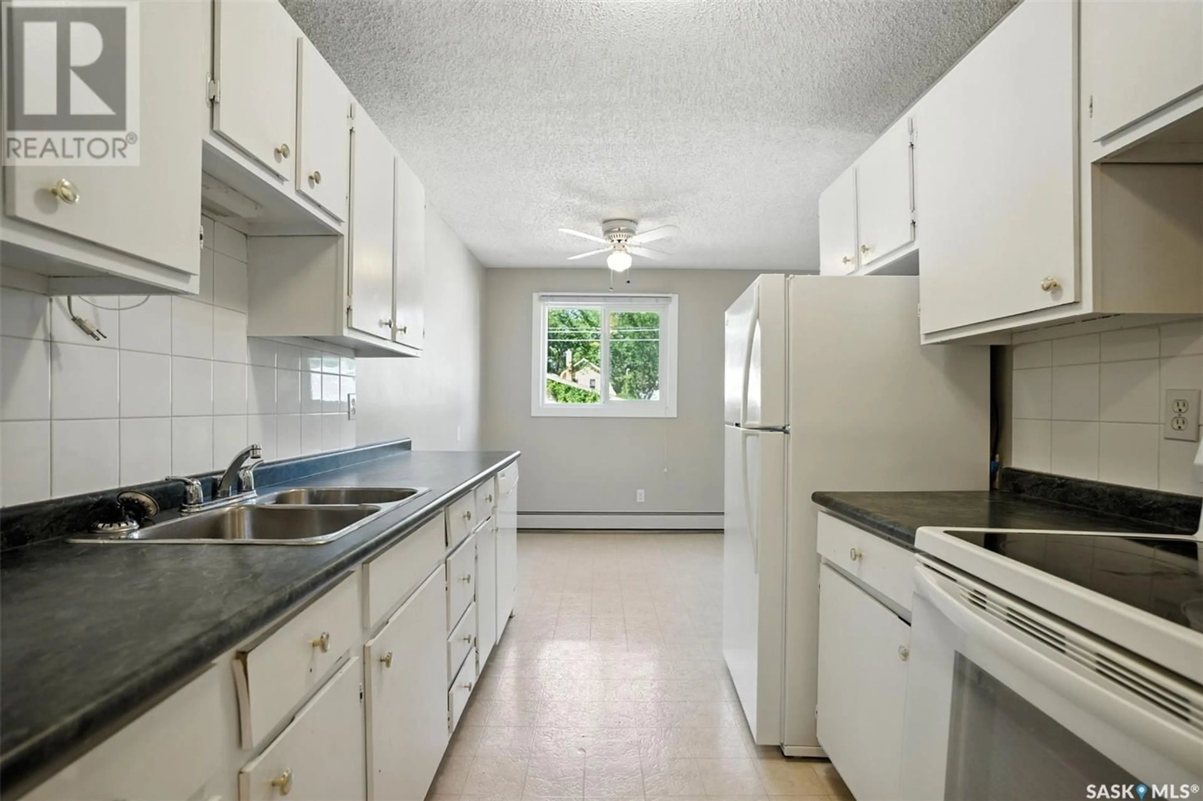 Standard kitchen, unknown for E - 11 719 10TH STREET, Saskatoon Saskatchewan S7H0H2