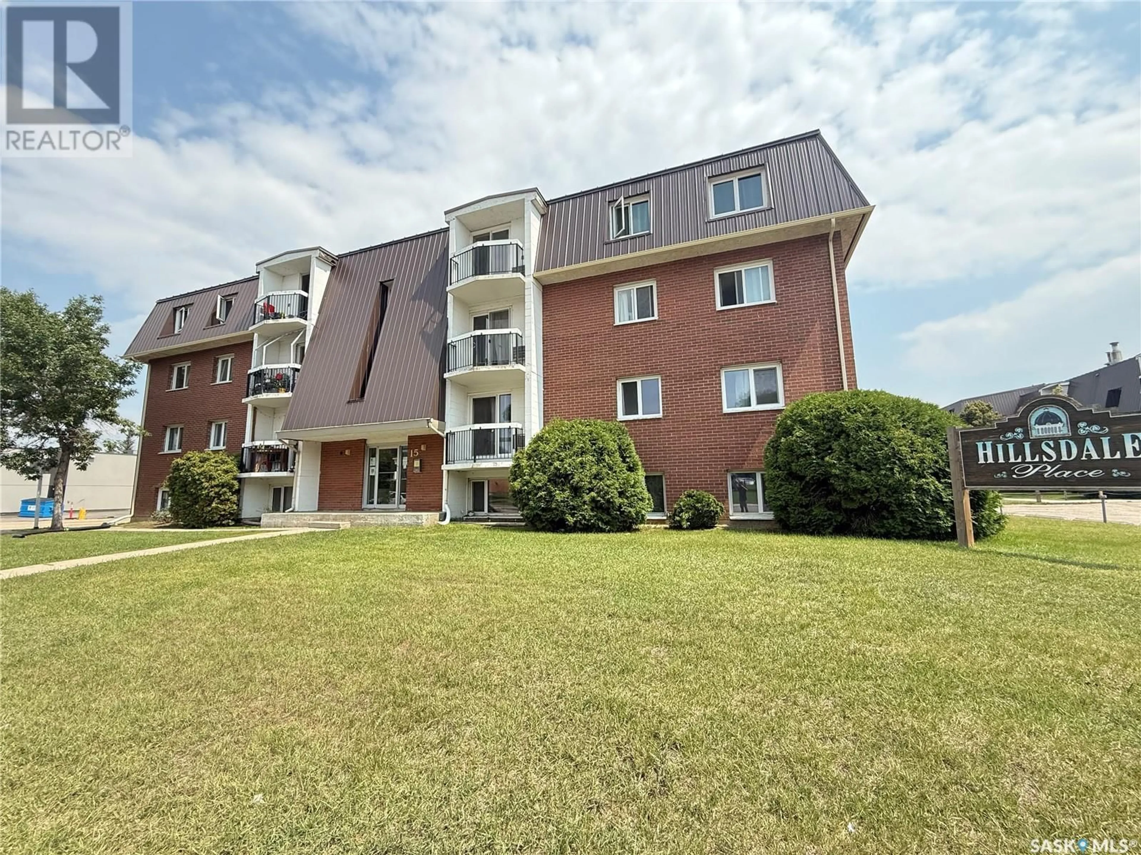 A pic from outside/outdoor area/front of a property/back of a property/a pic from drone, building for 15 - 33 CENTENNIAL STREET, Regina Saskatchewan S4S6K7