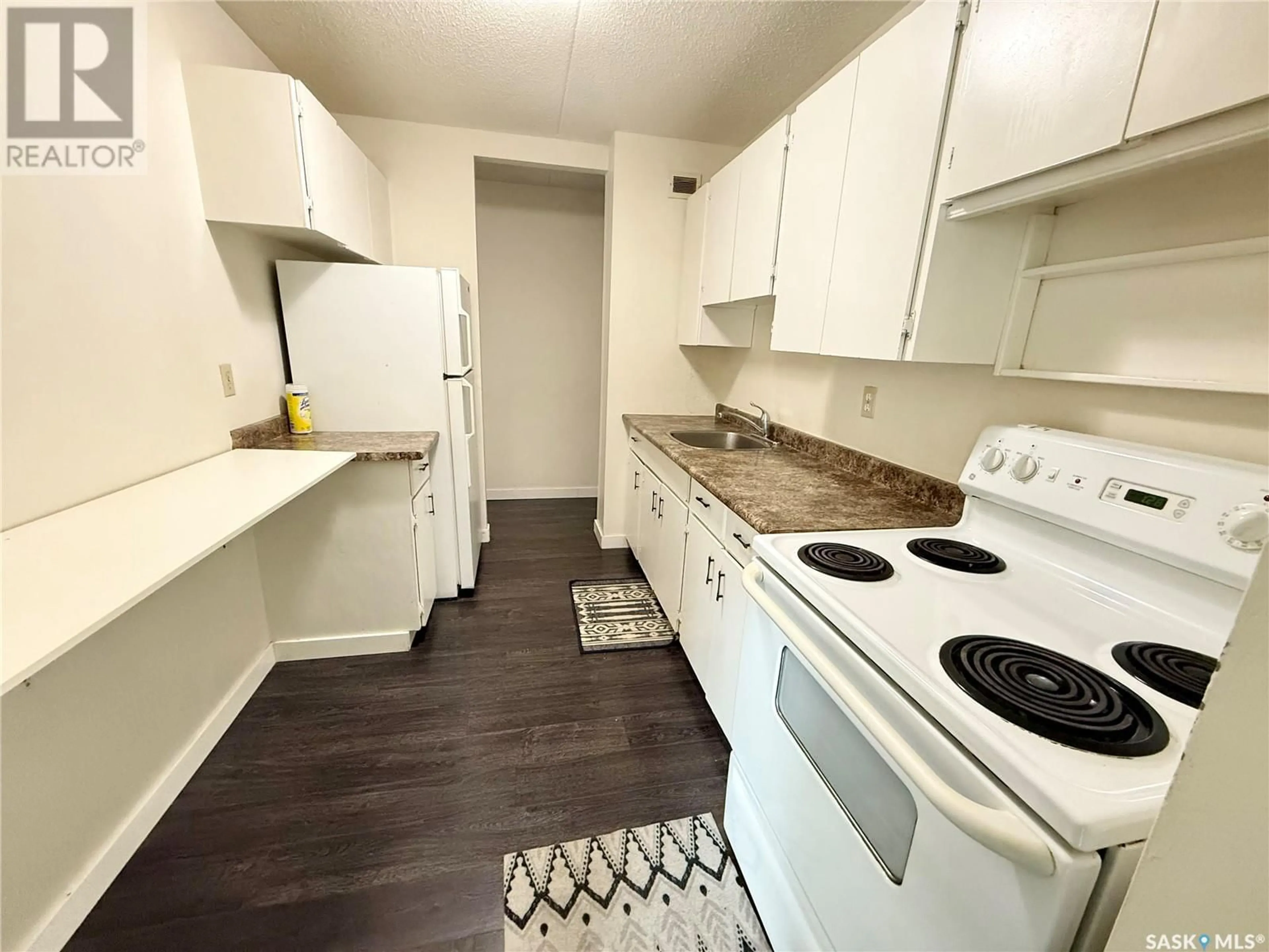 Standard kitchen, unknown for 15 - 33 CENTENNIAL STREET, Regina Saskatchewan S4S6K7